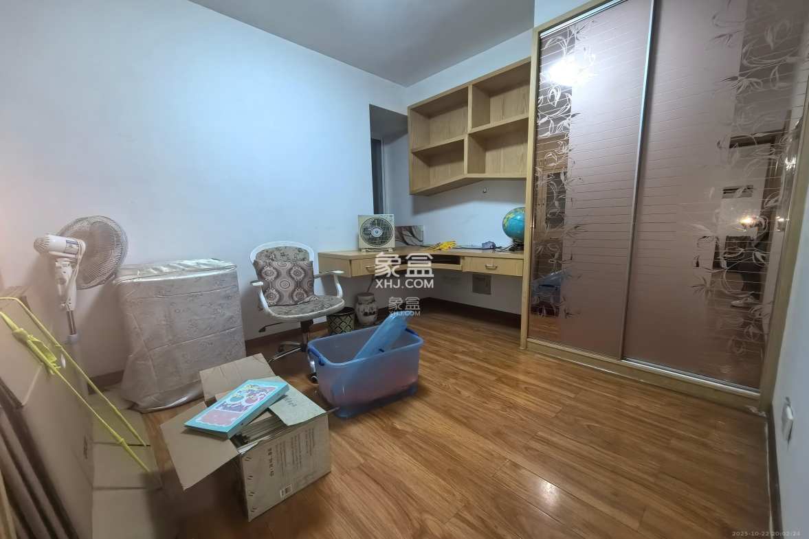 山水庭院 3室2厅1卫 1800.0元/月 山水庭院 3室2厅1卫 1800.0元/月室内图