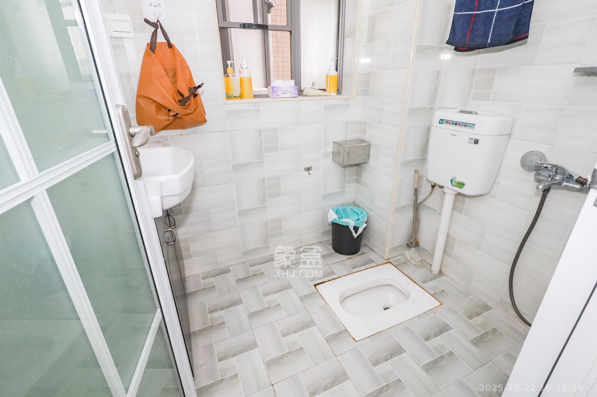 八方小区B区  3室2厅2卫    372.0万 八方小区B区  3室2厅2卫    372.0万卫生间