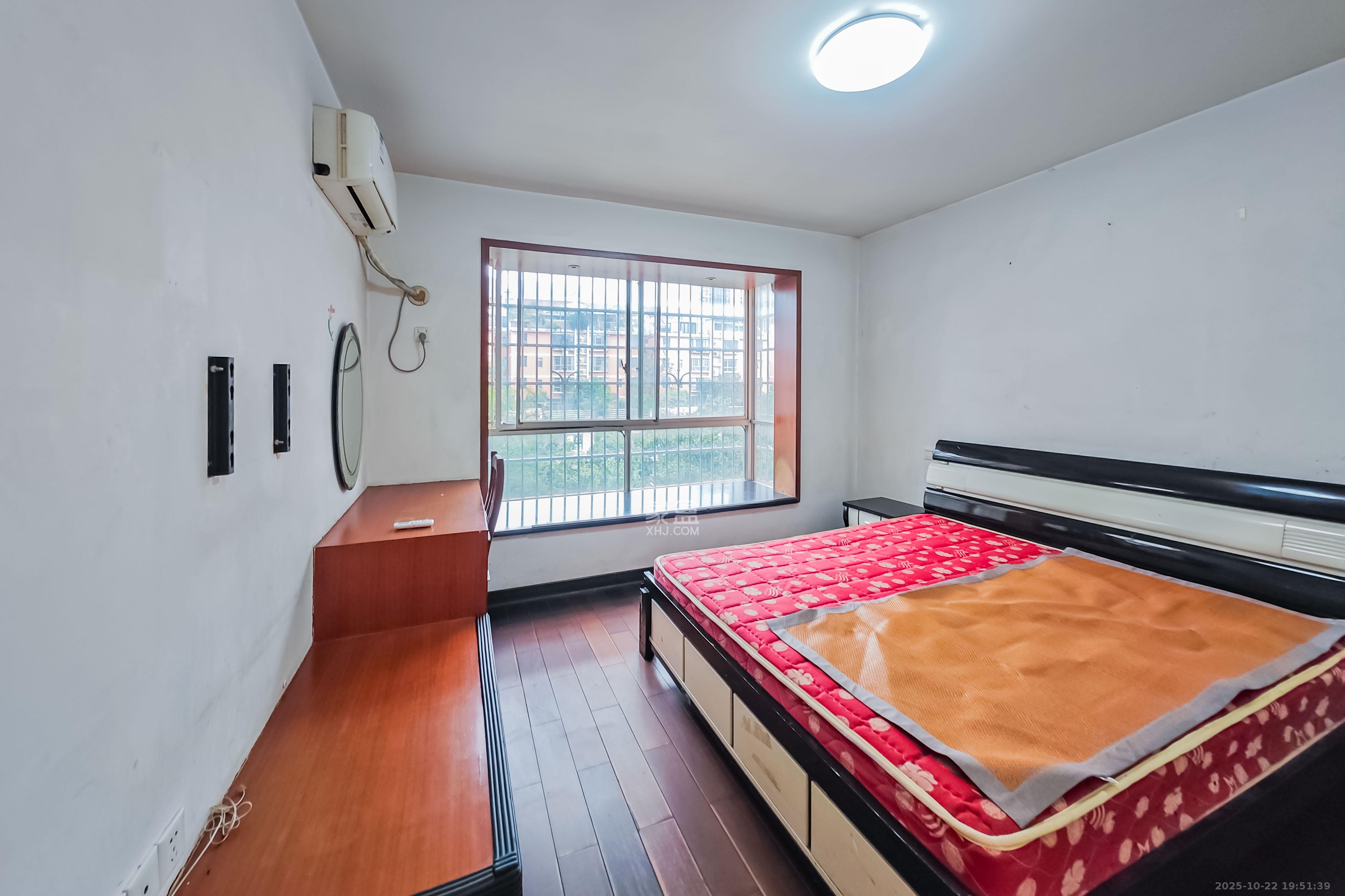 新星小区  3室2厅2卫    82.0万卧室