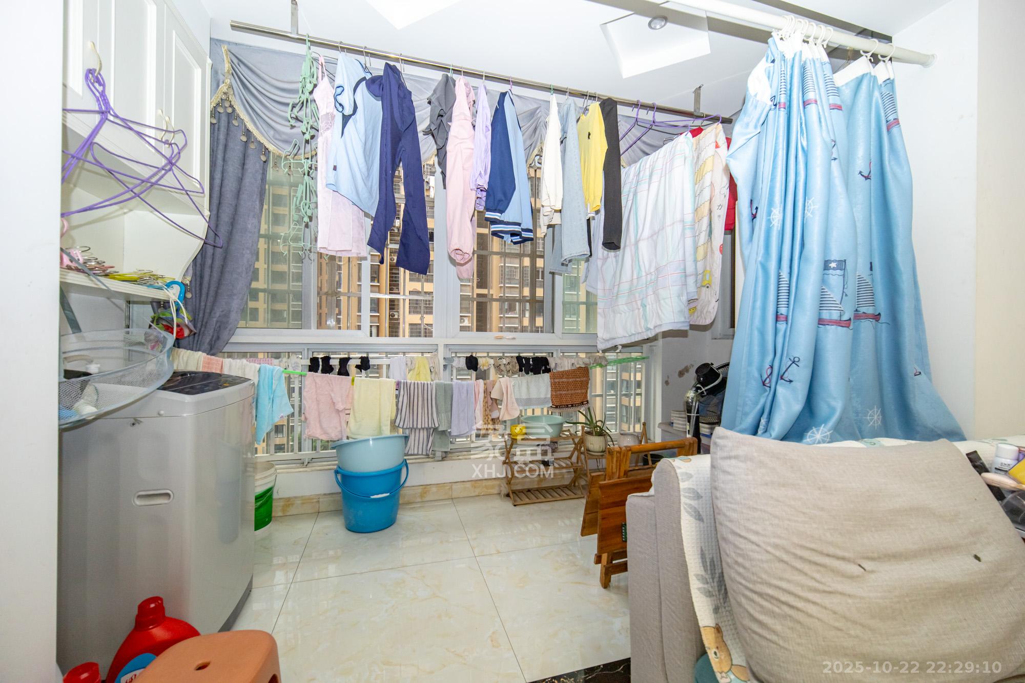 楚天世纪城西苑  3室2厅2卫    76.0万阳台