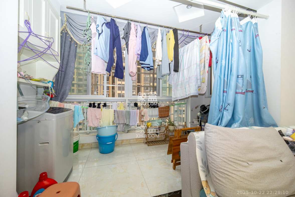 楚天世纪城西苑 3室2厅2卫 76.0万 楚天世纪城西苑 3室2厅2卫 76.0万阳台