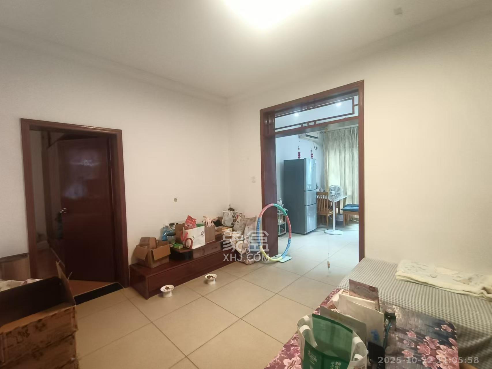 税务专科教职工宿舍(红叶小区)  3室2厅1卫    2000.0元/月 税务专科教职工宿舍(红叶小区)  3室2厅1卫    2000.0元/月室内图