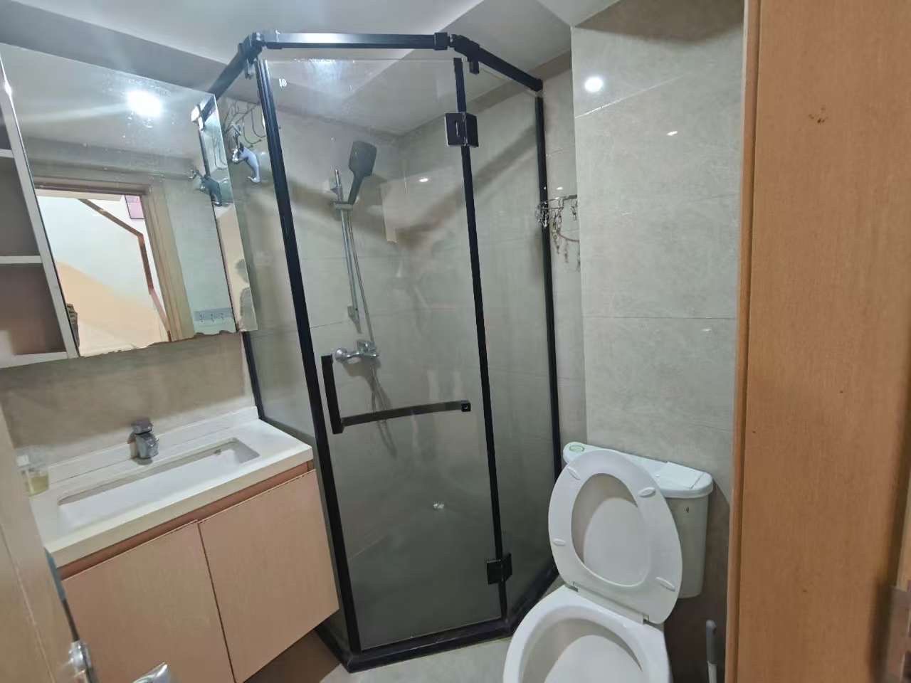 金龙城市广场二期  3室2厅2卫    4000.0元/月室内图