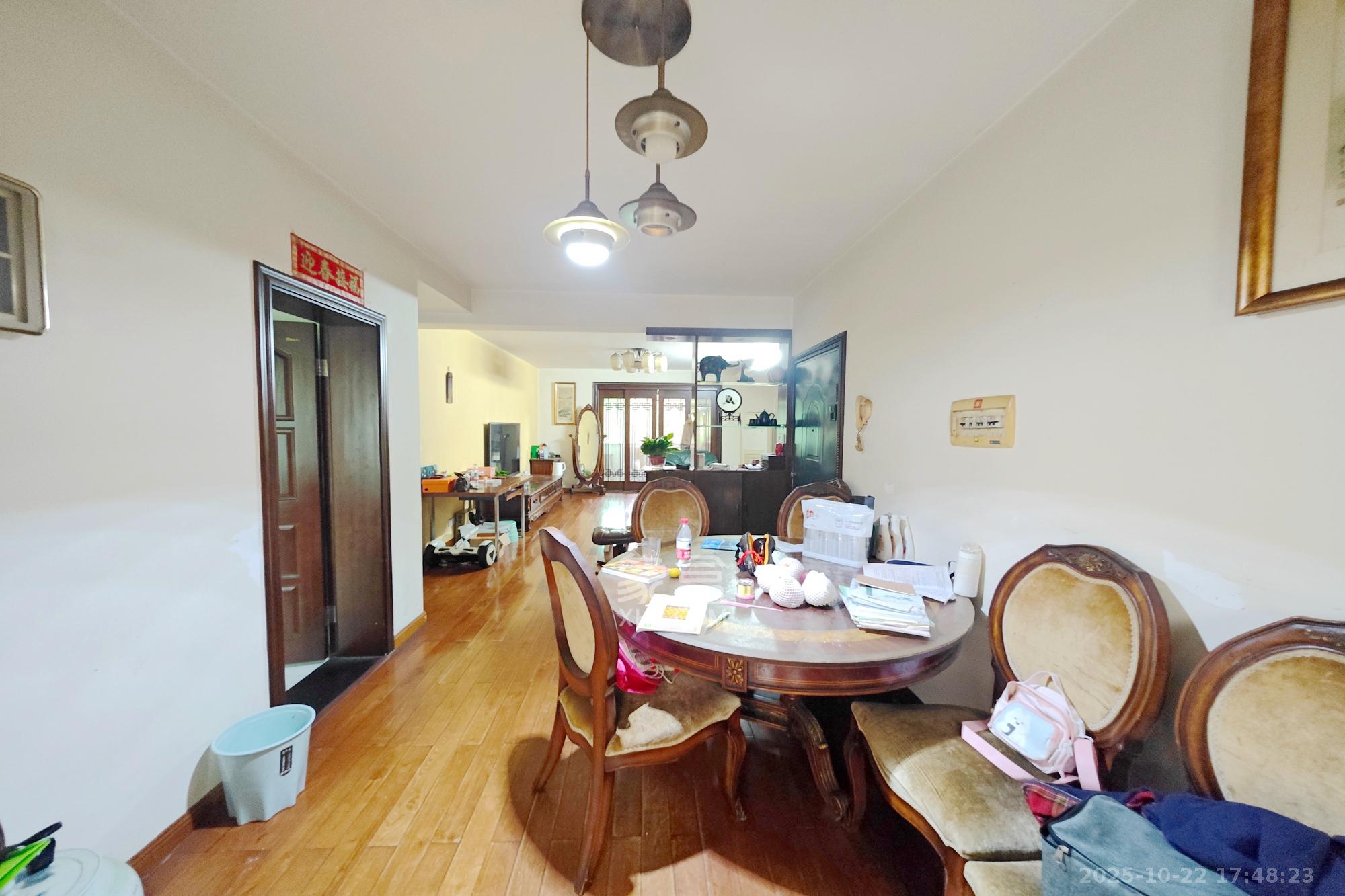 新华园  3室2厅2卫    90.0万 新华园  3室2厅2卫    90.0万客厅