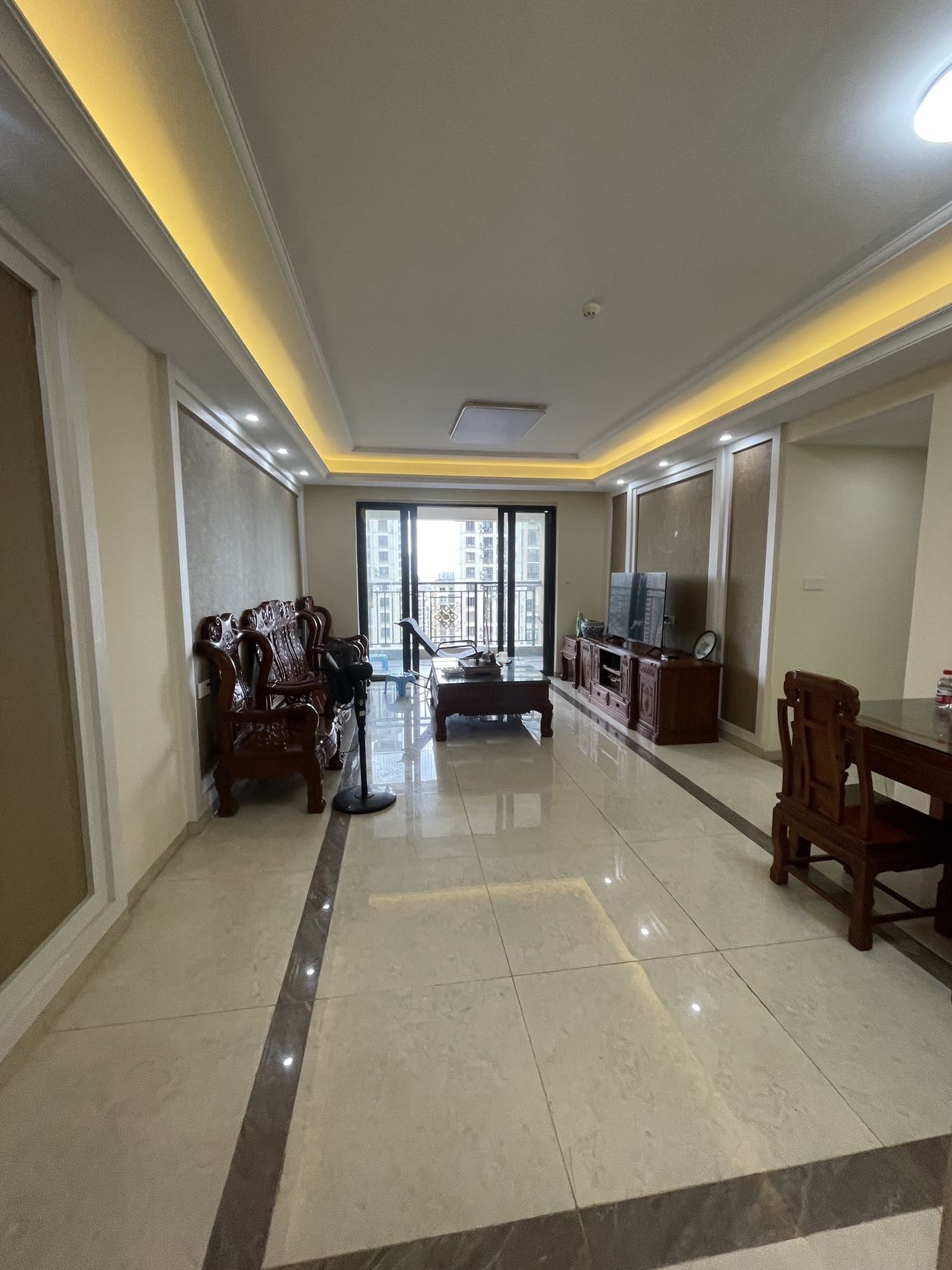 滨江世纪佳城（南院）  3室2厅1卫    172.0万客厅