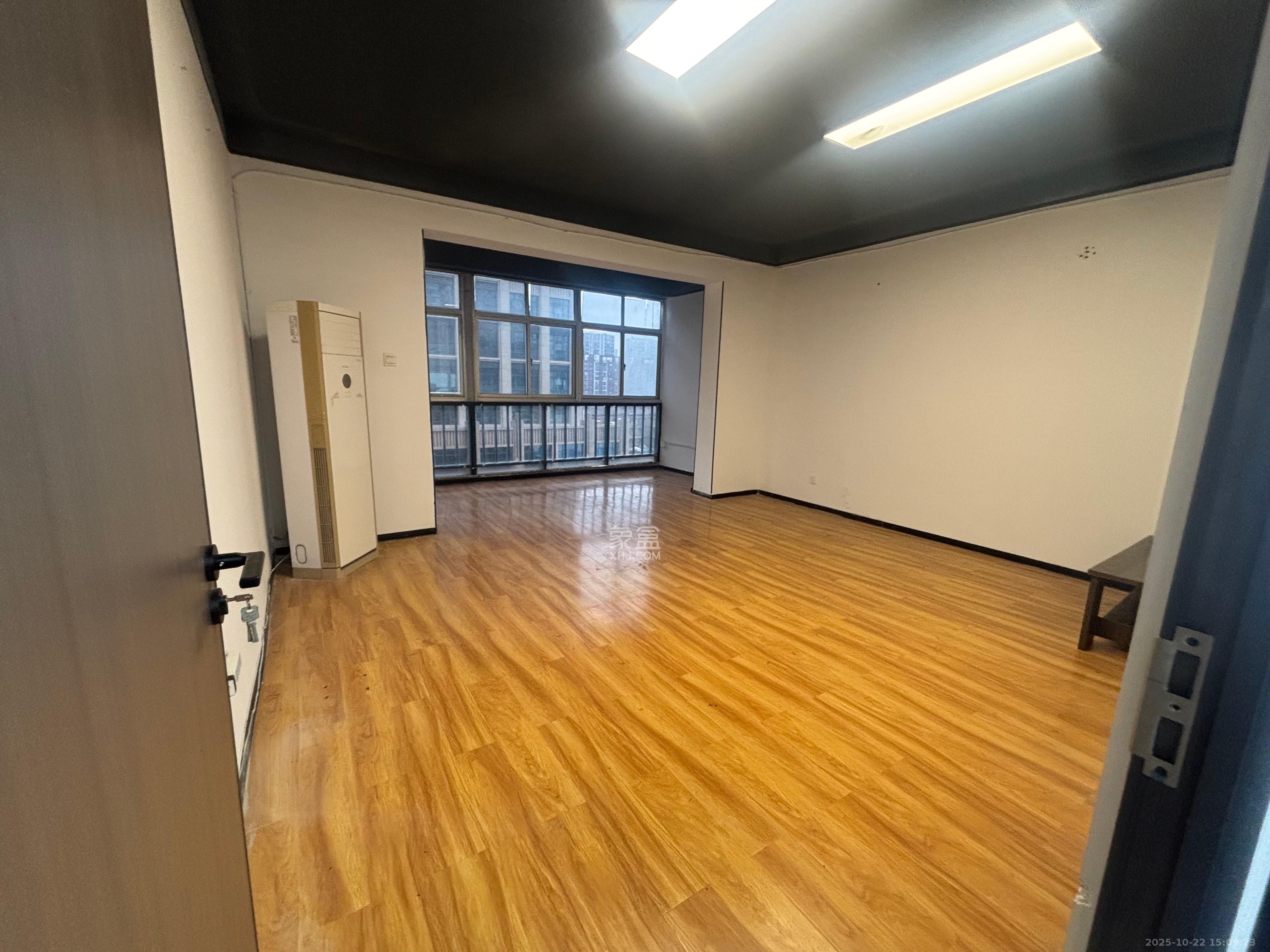 至雅大厦  4室1厅2卫    5000.0元/月室内图