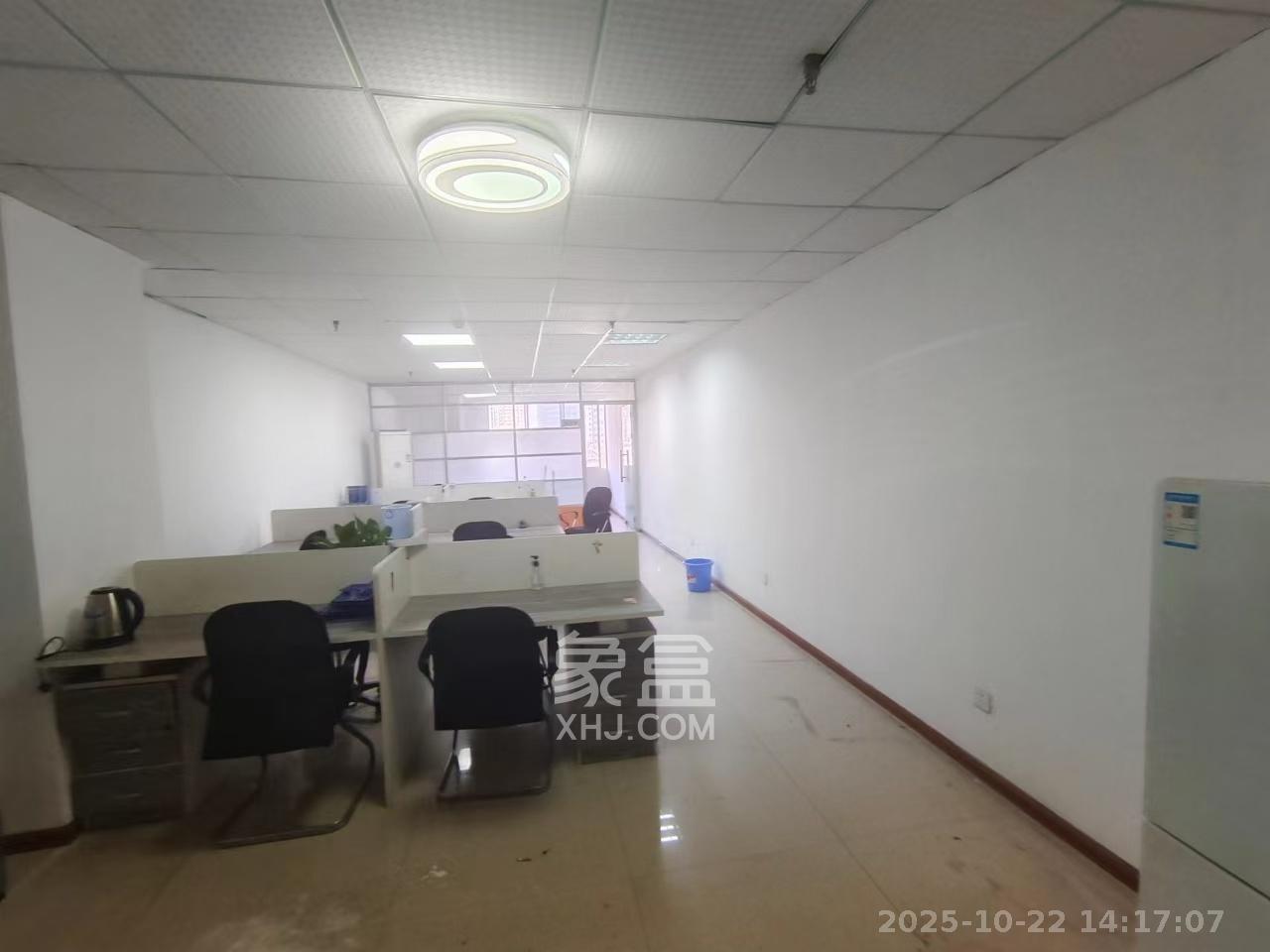 蓝色地标  1室1厅1卫    2700.0元/月 蓝色地标  1室1厅1卫    2700.0元/月室内图