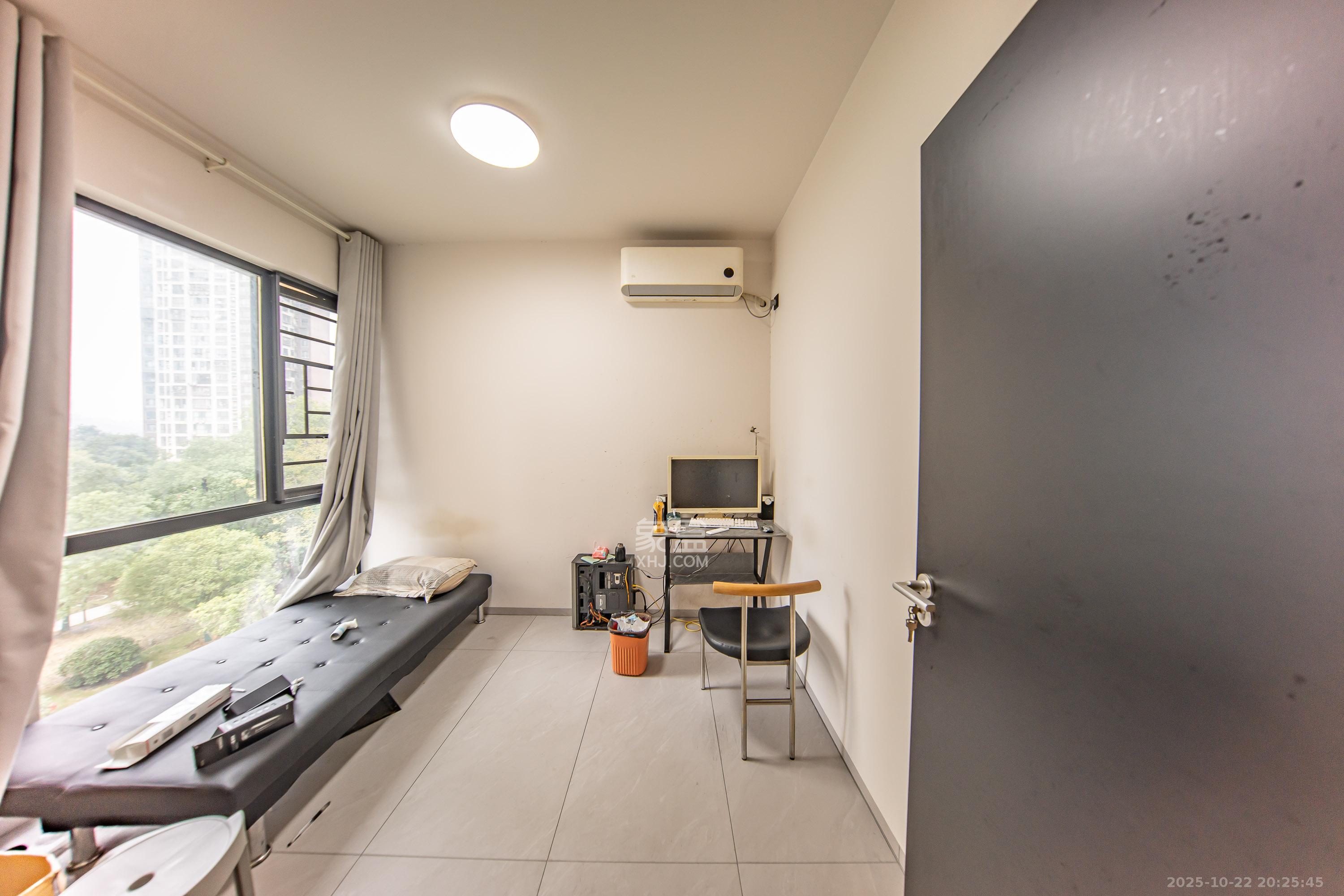 建投象山国际  3室2厅2卫    130.0万卧室