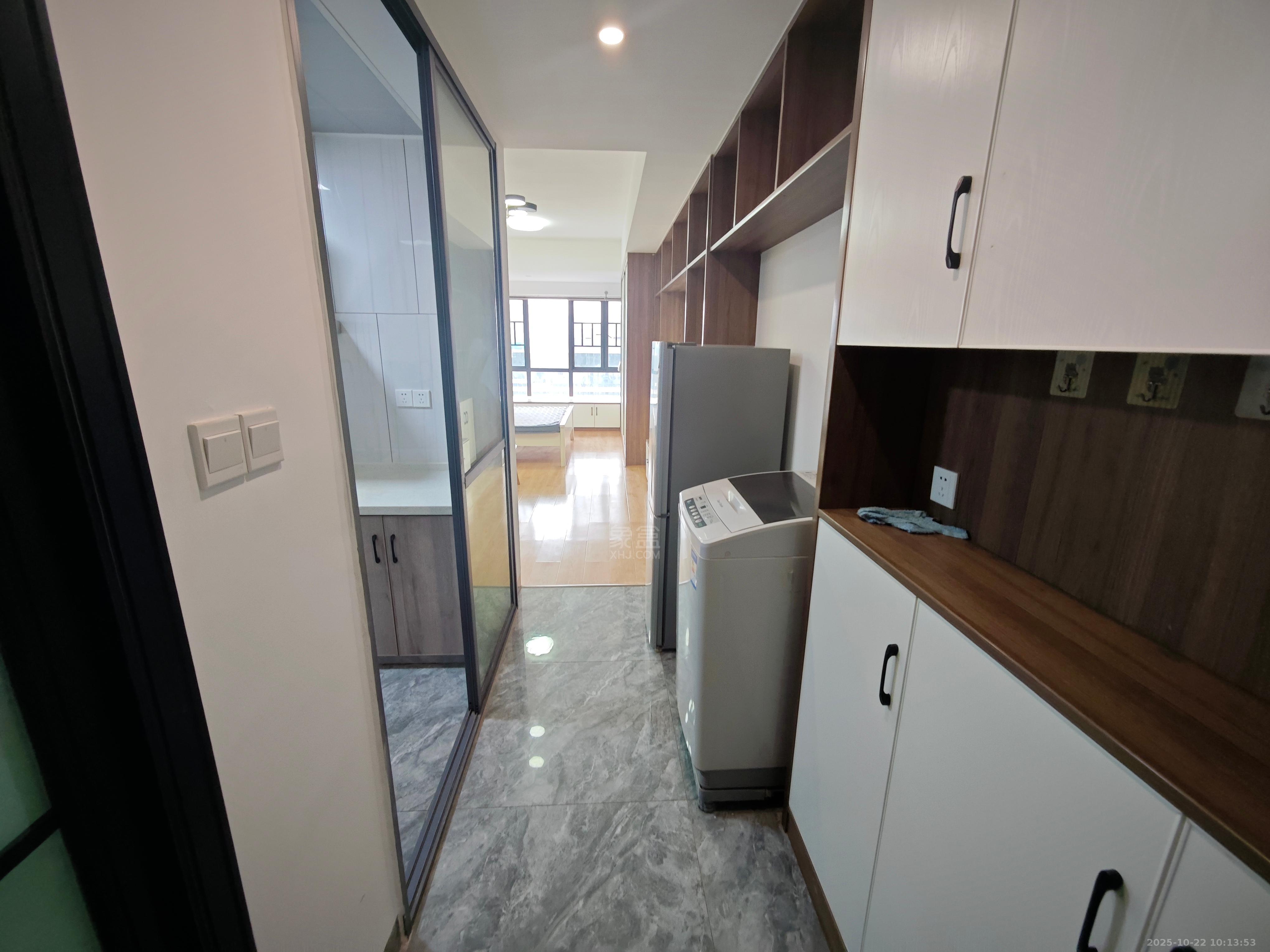 山水洲城华晨第一城 1室1厅1卫 1300.0元/月 山水洲城华晨第一城 1室1厅1卫 1300.0元/月室内图