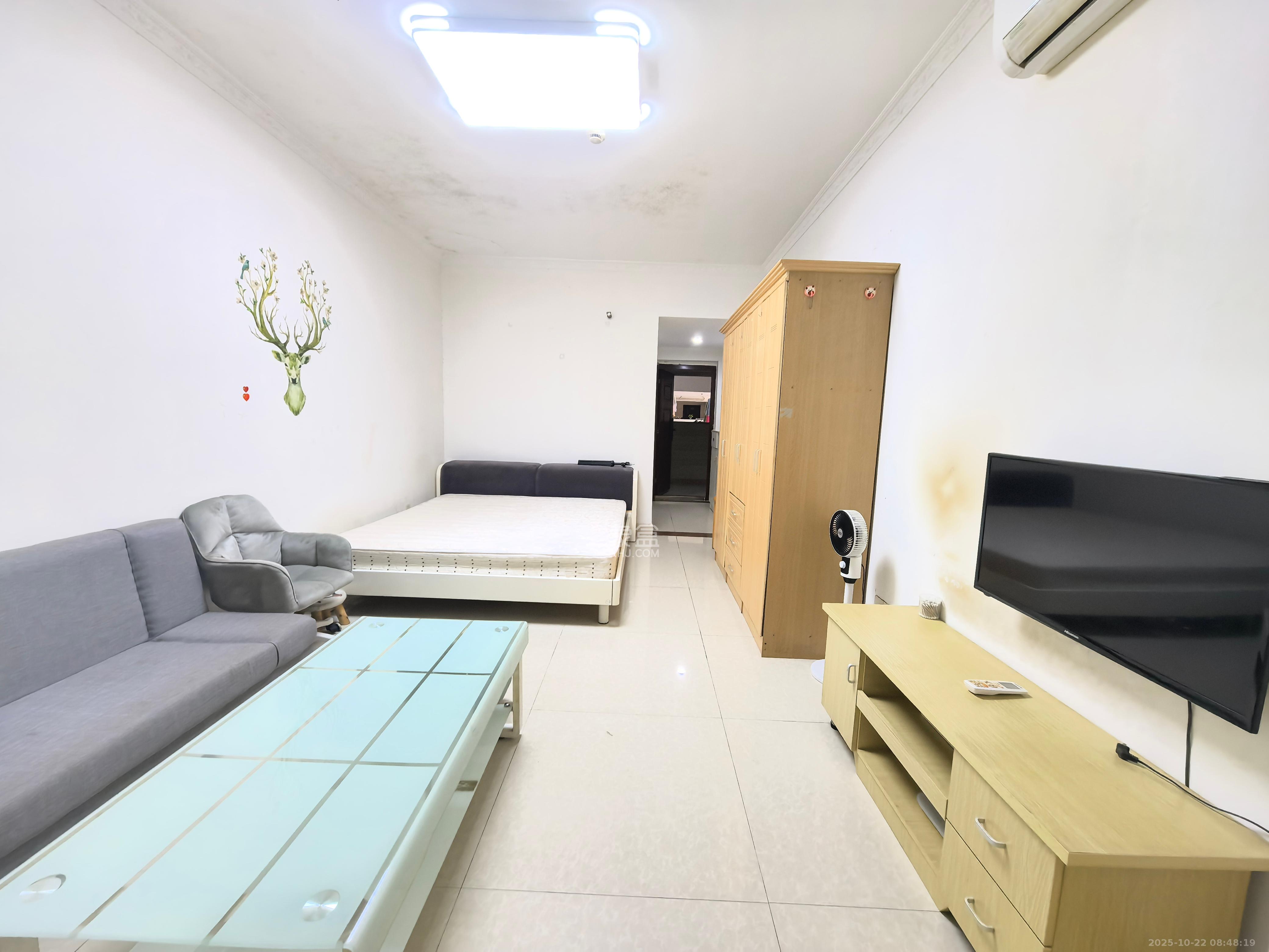 蓝湾国际广场  1室1厅1卫    1600.0元/月