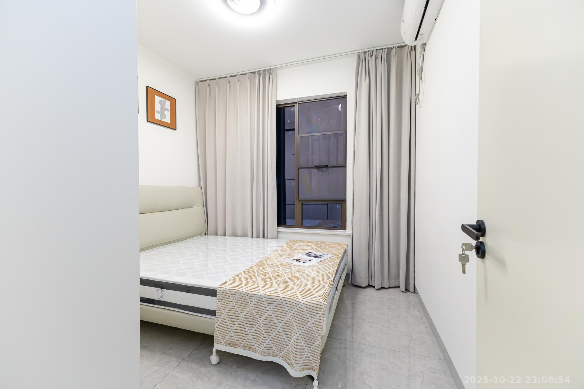 龙湖湘风原著（龙湖湘风星城）  4室2厅2卫    96.8万卧室