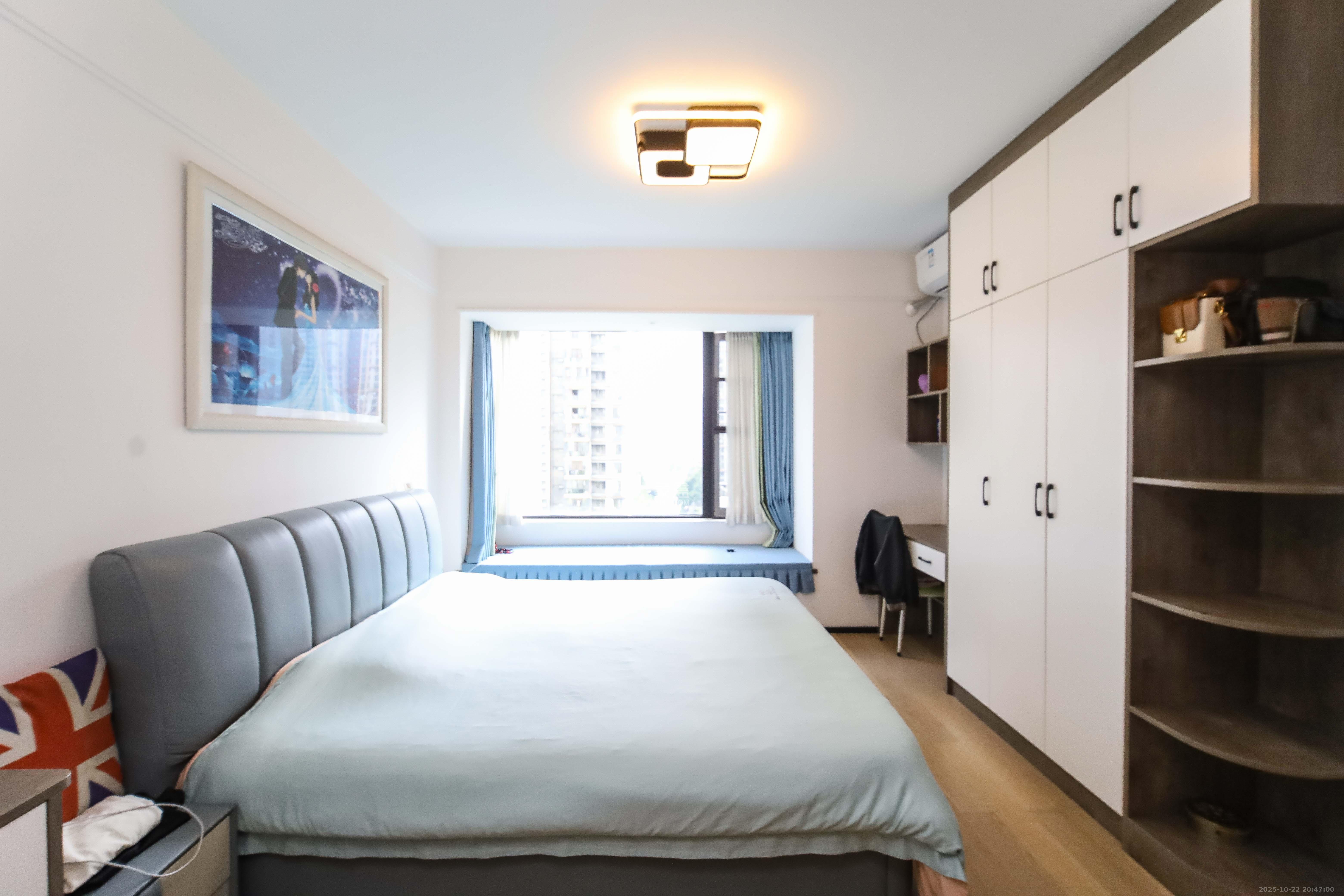 万科金域蓝湾  4室2厅2卫    198.0万卧室