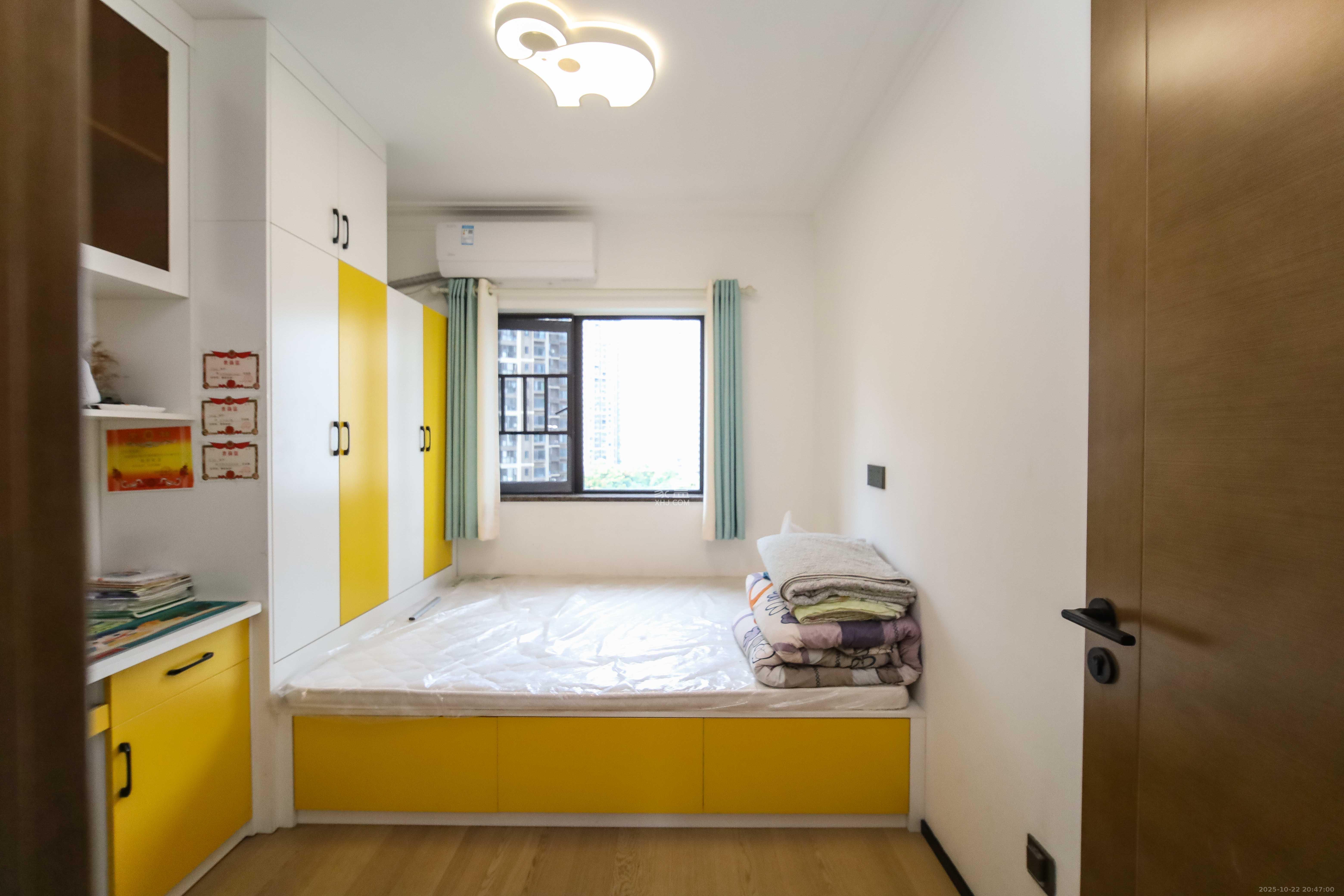 万科金域蓝湾  4室2厅2卫    198.0万卧室