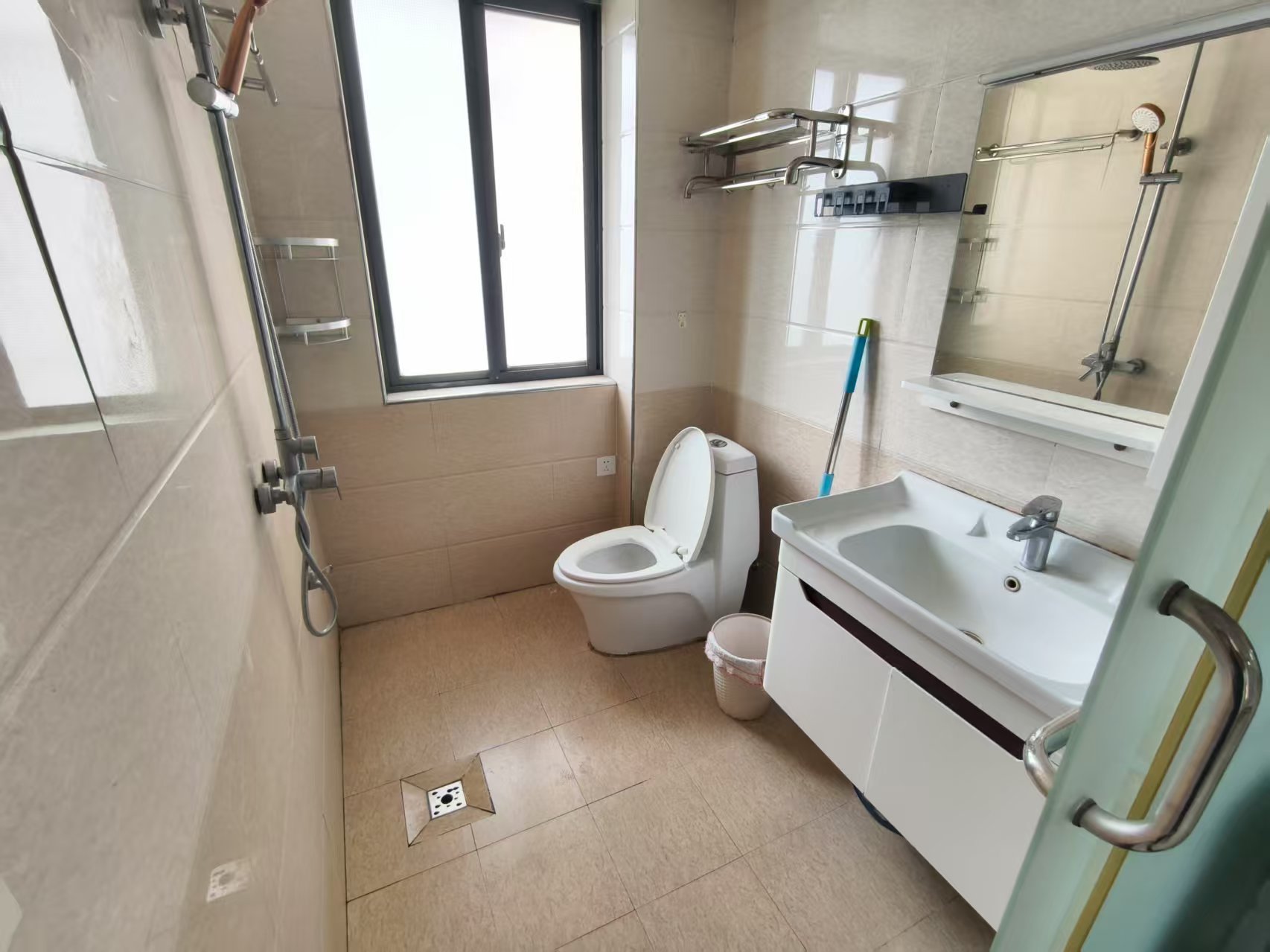 尚书房  2室2厅1卫    2000.0元/月室内图