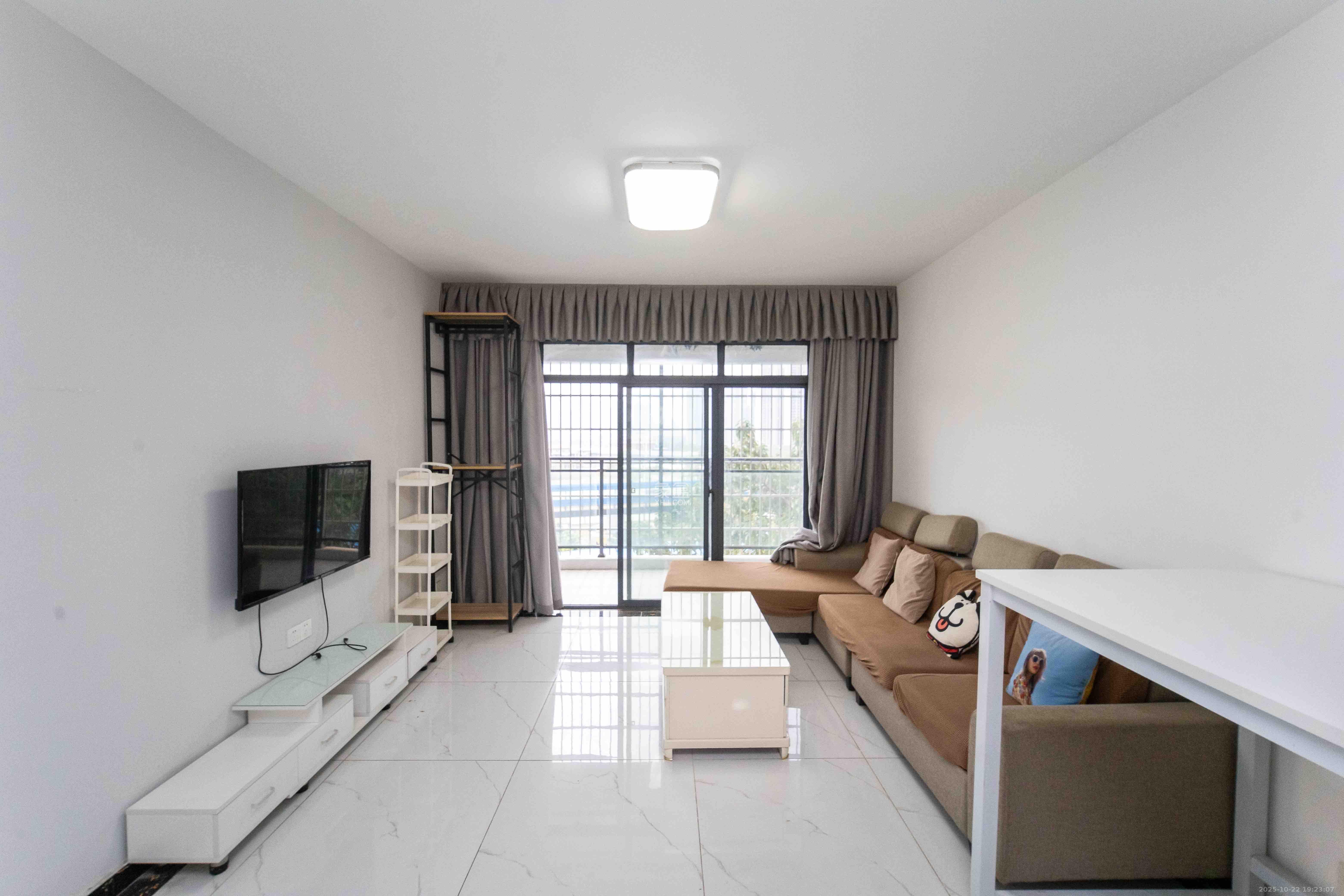 江河双水湾  3室2厅1卫    2400.0元/月