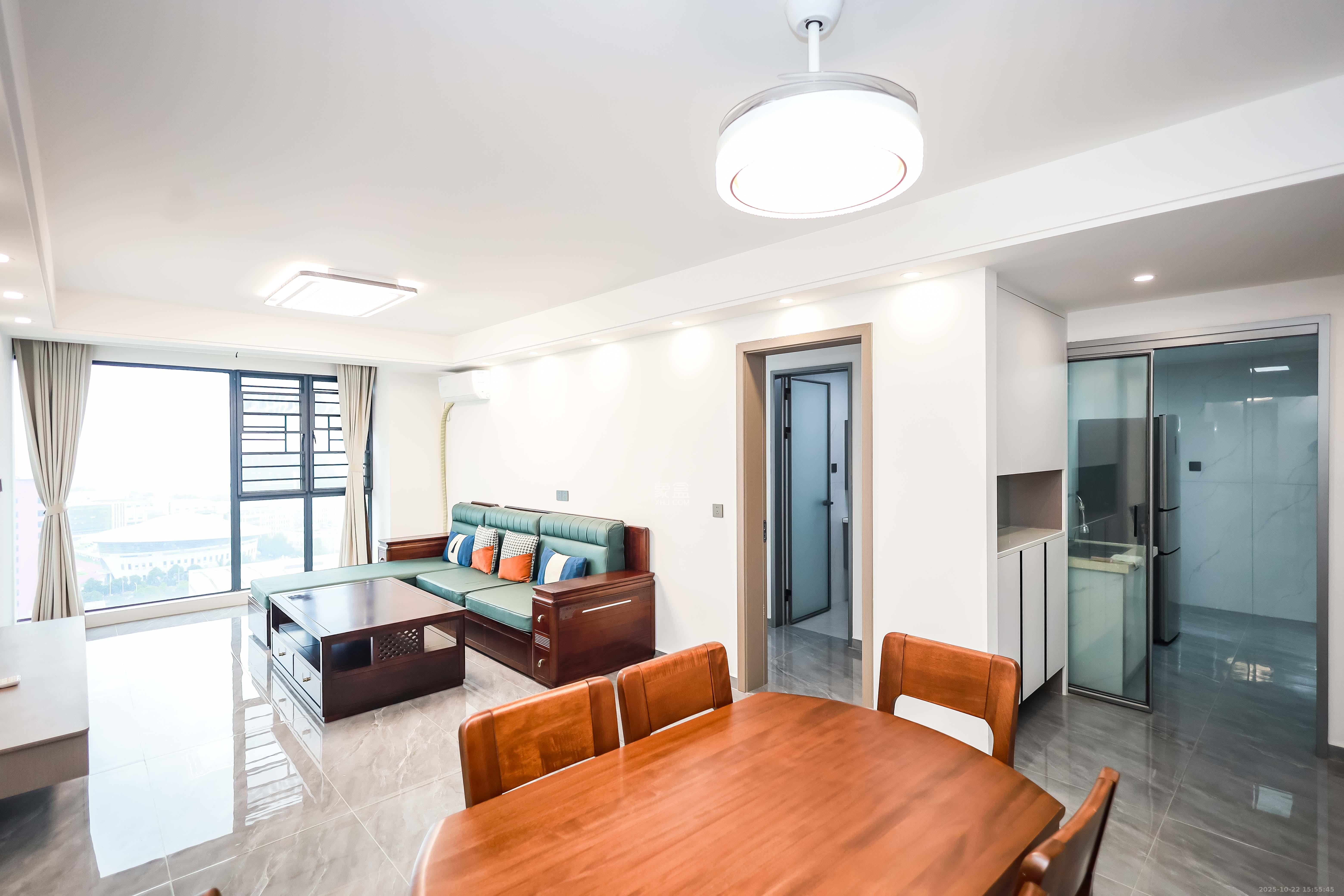 长房云尚公馆  3室2厅2卫    100.0万客厅