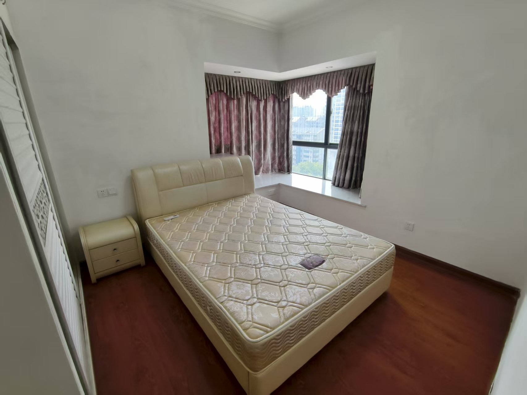 尚书房  2室2厅1卫    2000.0元/月室内图1