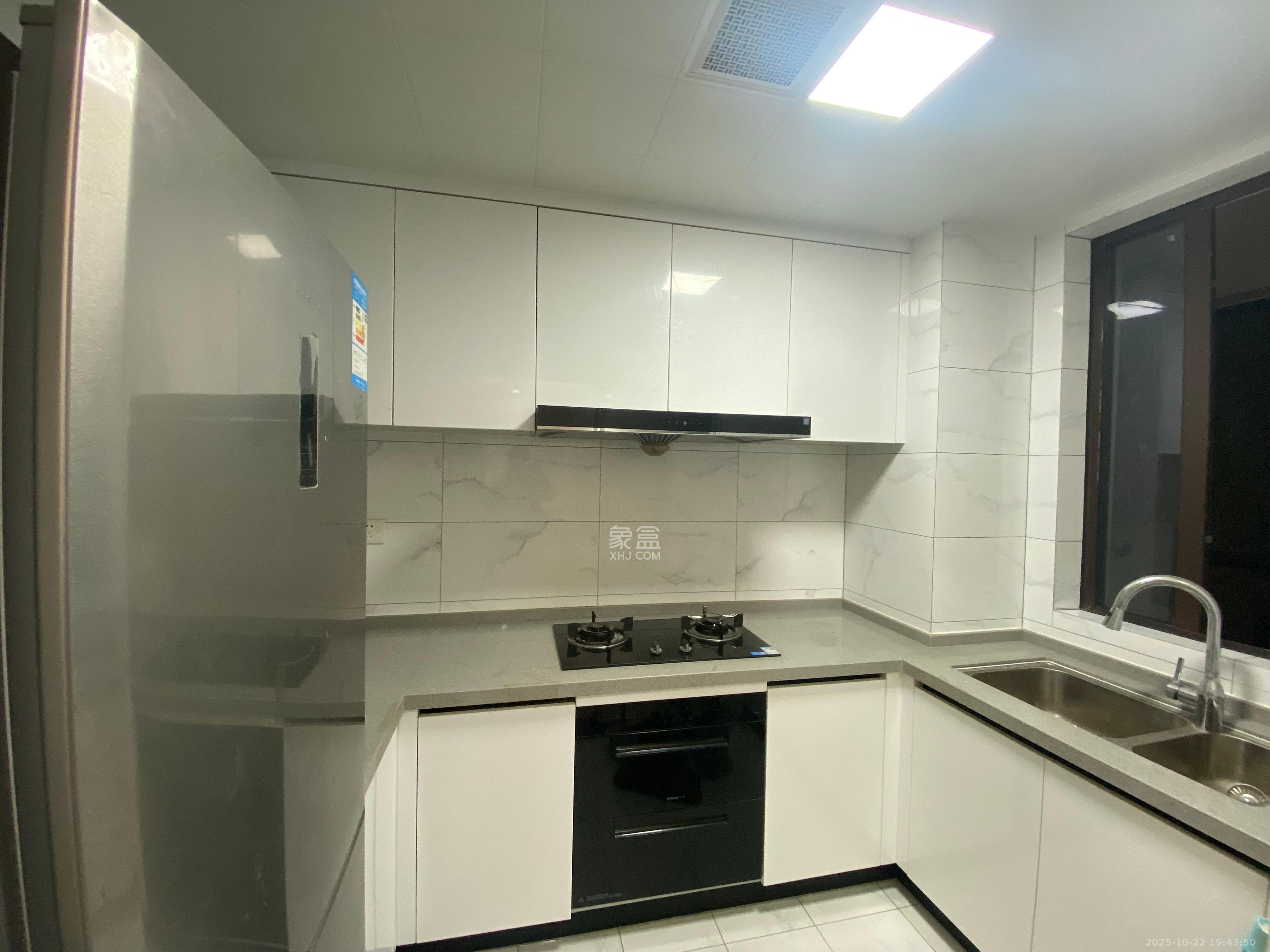 春晖花园  4室2厅2卫    2400.0元/月室内图