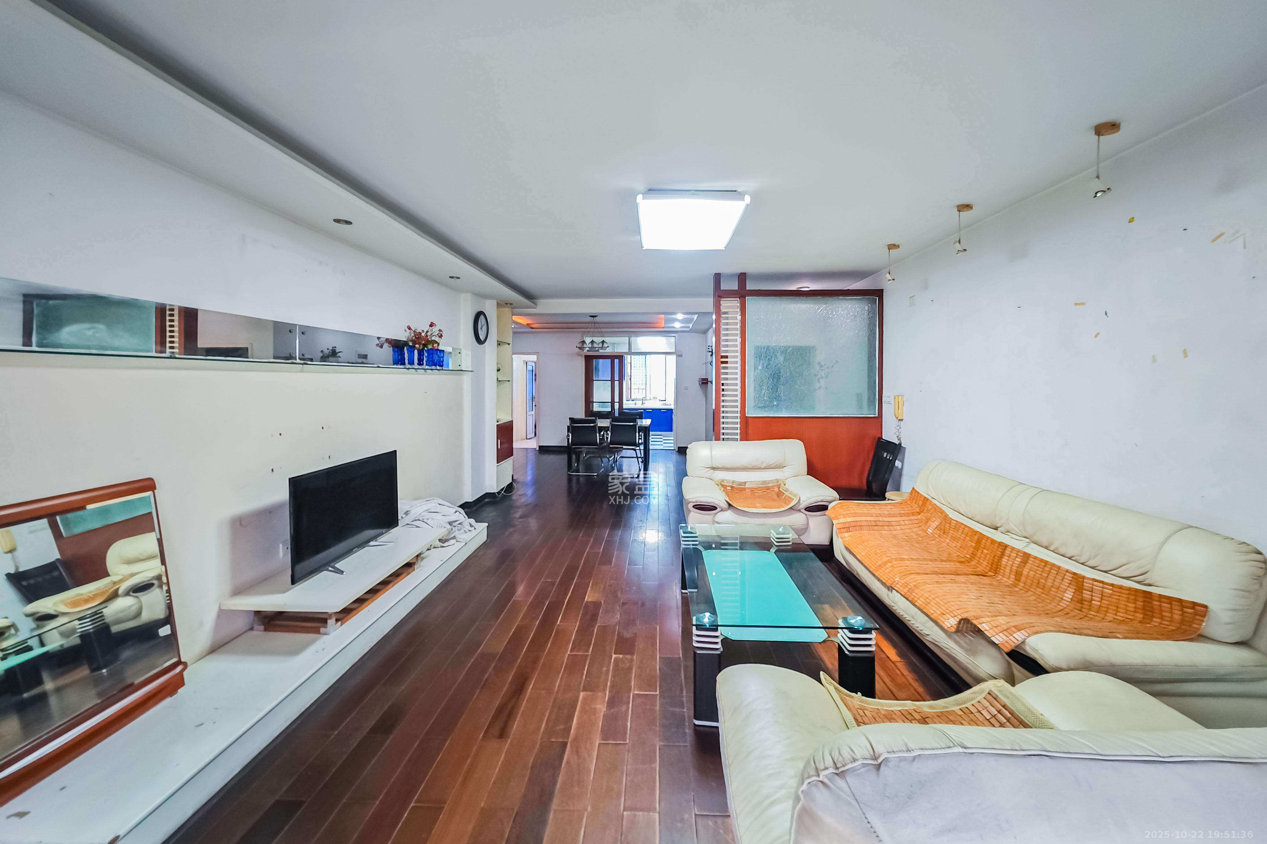 新星小区  3室2厅2卫    82.0万