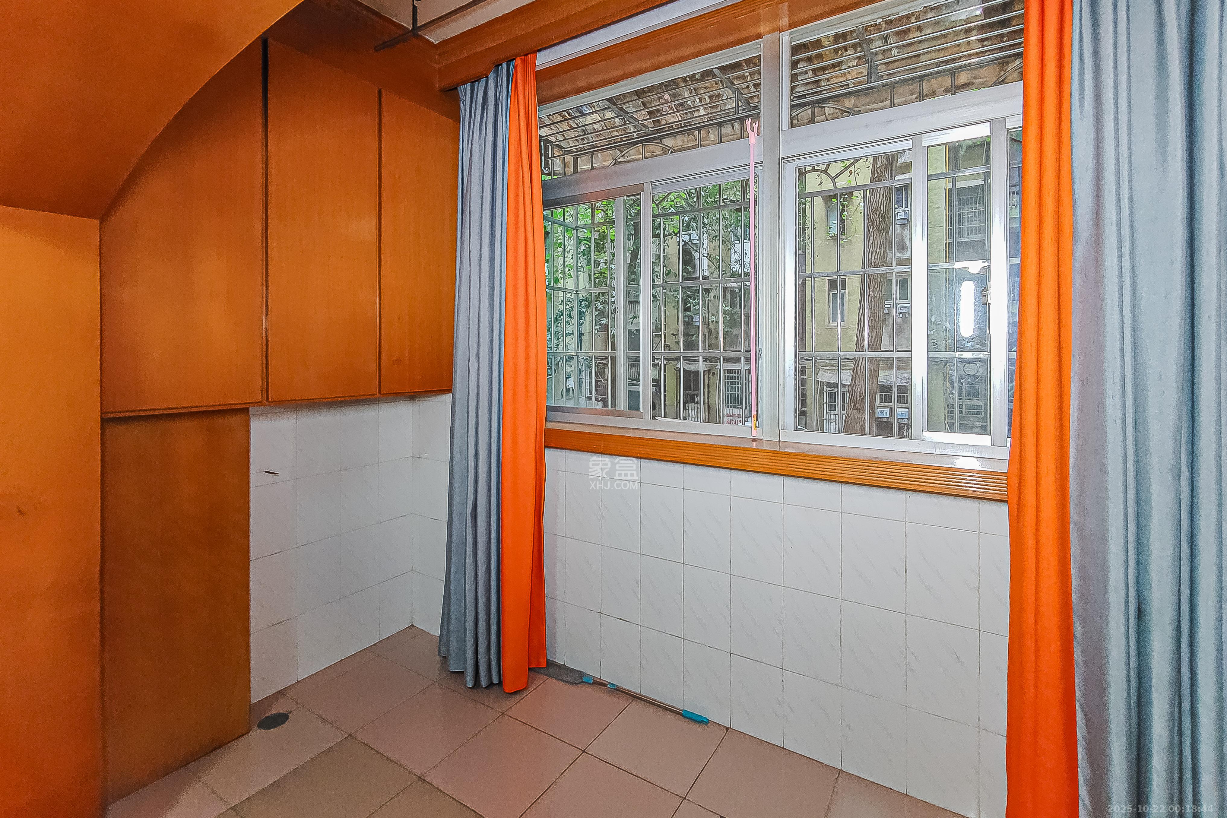 化工设计院  3室2厅1卫    80.0万阳台