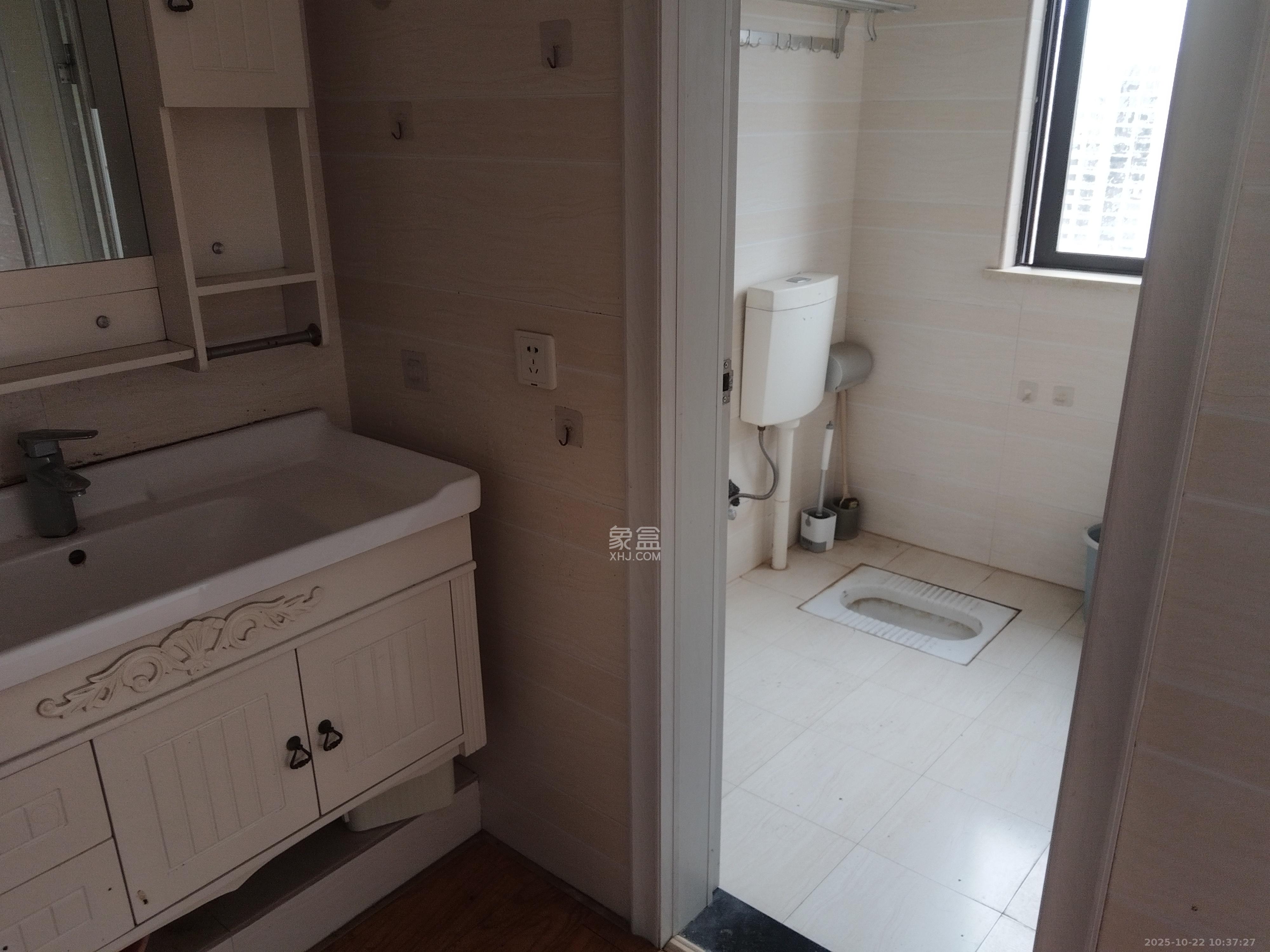 钰龙天下二期(钰龙佳园)  3室2厅2卫    2400.0元/月 钰龙天下二期(钰龙佳园)  3室2厅2卫    2400.0元/月室内图