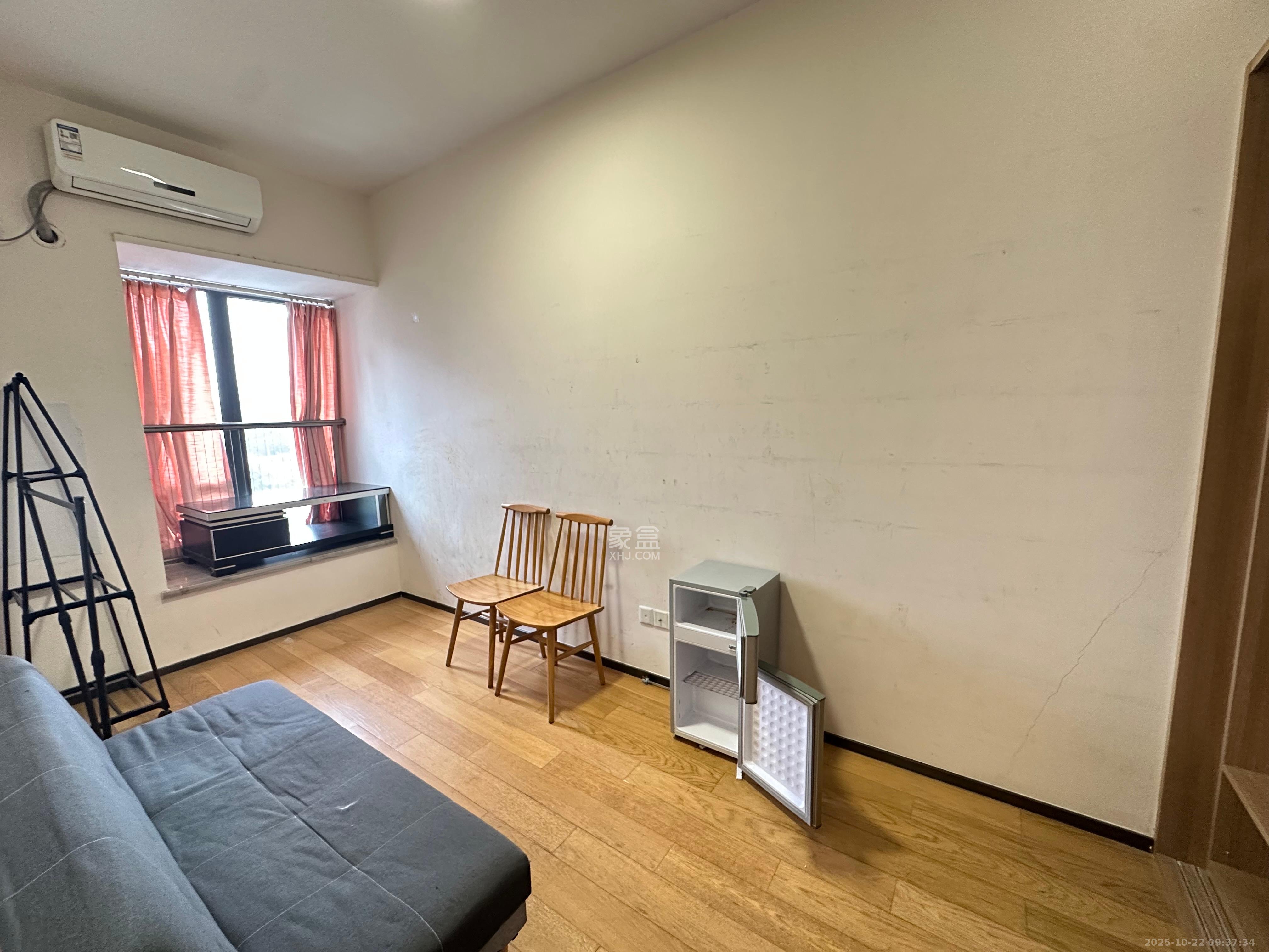 恒大国际广场  1室0厅0卫    1600.0元/月 恒大国际广场  1室0厅0卫    1600.0元/月室内图1