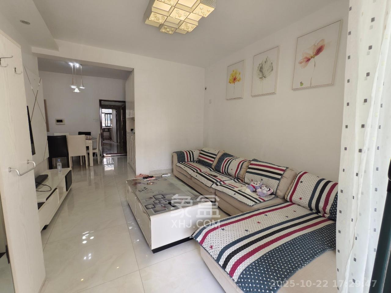 洋湖时代  3室2厅1卫    2000.0元/月室内图