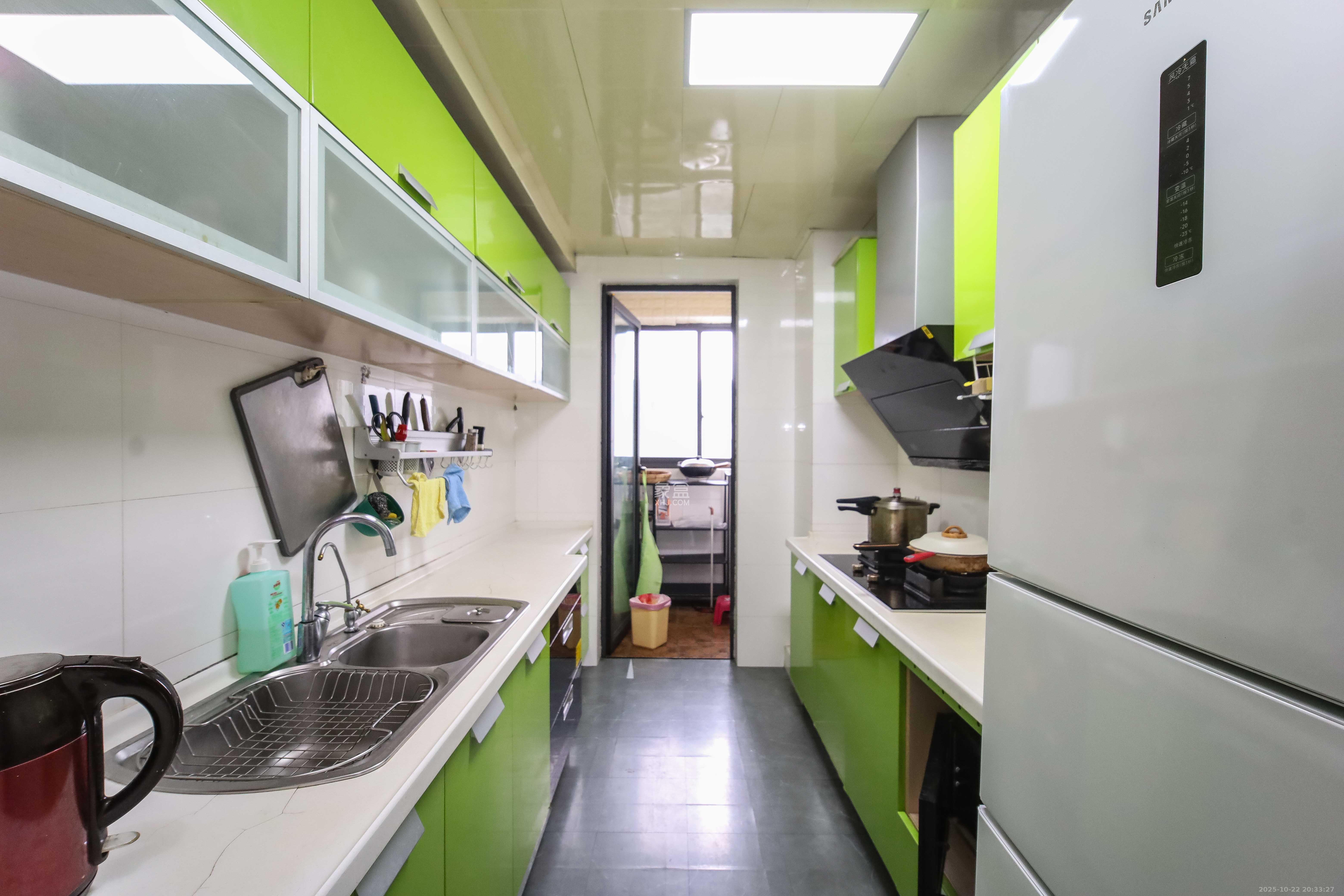 西街花园  4室2厅2卫    220.0万 西街花园  4室2厅2卫    220.0万厨房