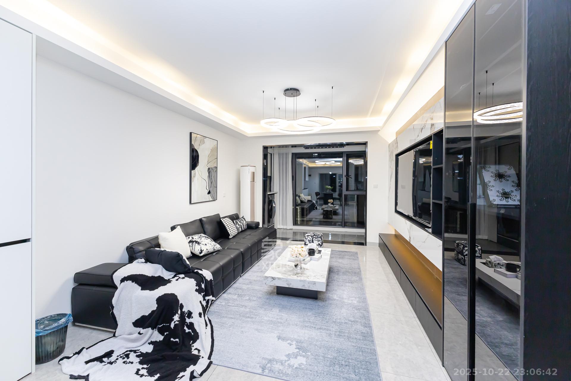 龙湖湘风原著（龙湖湘风星城）  4室2厅2卫    96.8万客厅