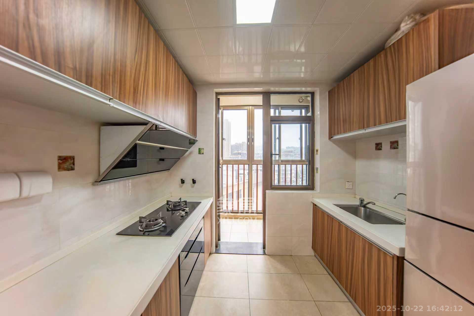 江山帝景哈佛  3室2厅1卫    2300.0元/月 江山帝景哈佛  3室2厅1卫    2300.0元/月室内图