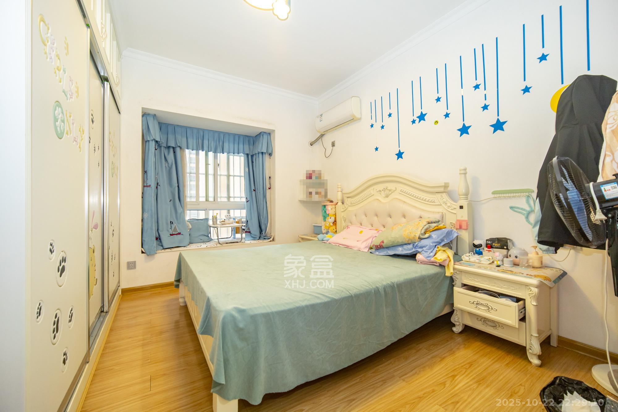 楚天世纪城西苑  3室2厅2卫    76.0万卧室