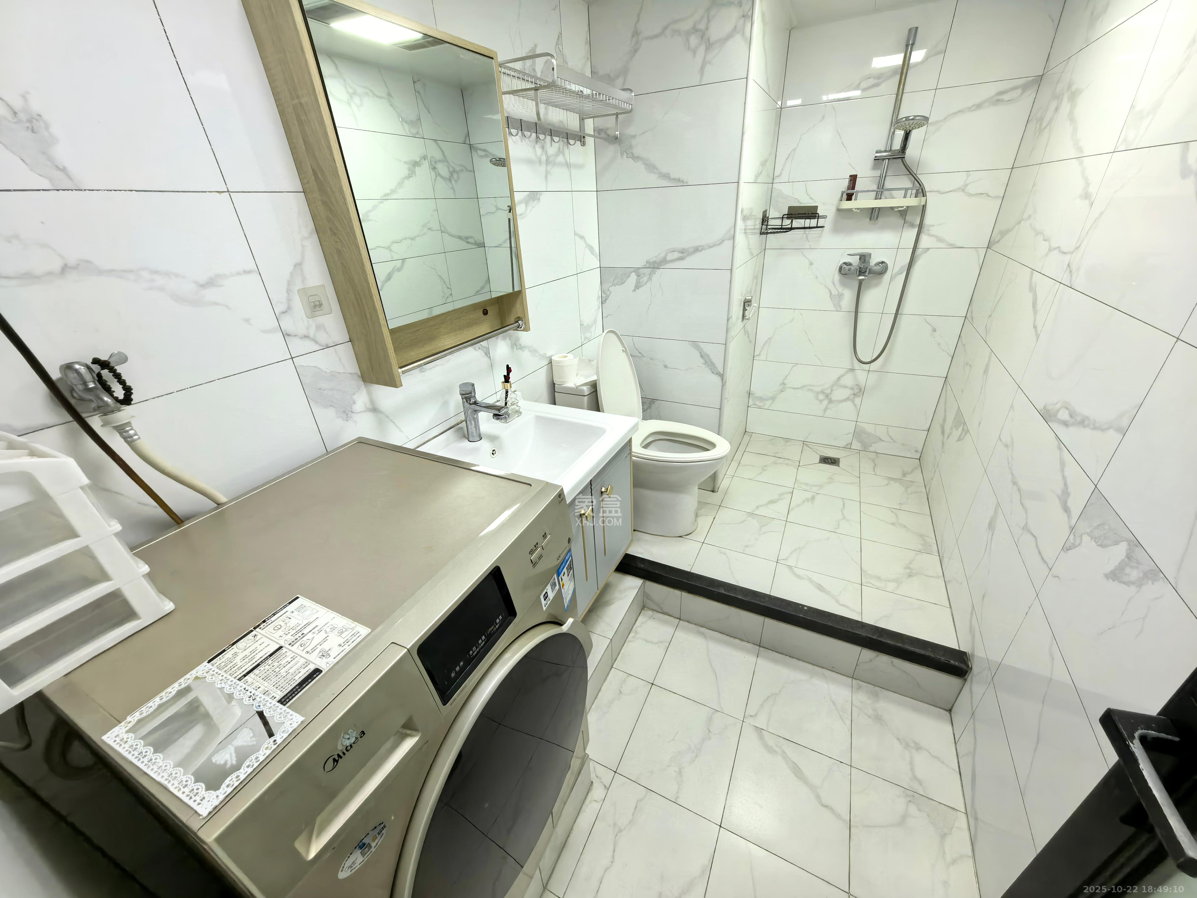 达美溪湖湾  2室1厅1卫    3200.0元/月 达美溪湖湾  2室1厅1卫    3200.0元/月室内图