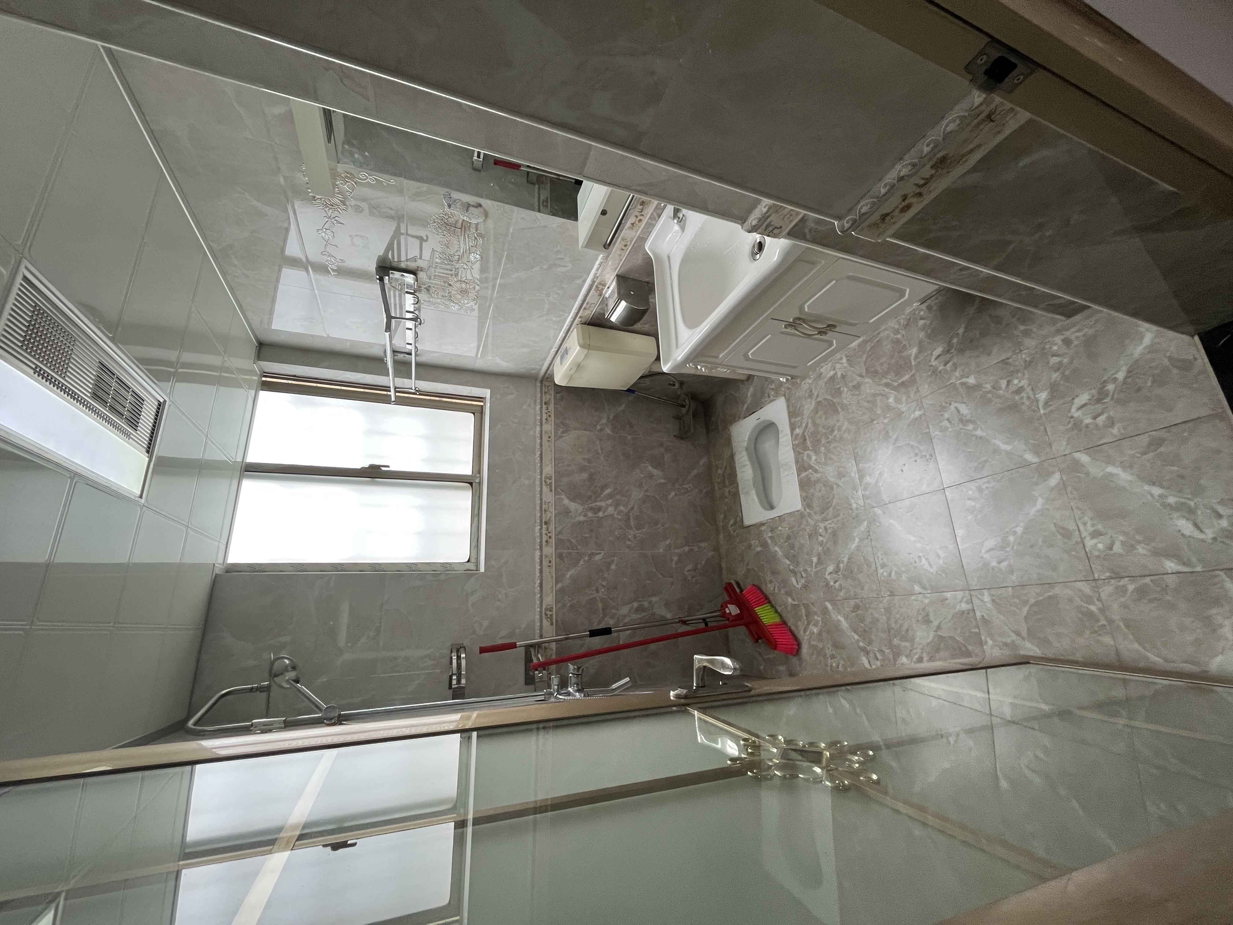 华新苑 2室2厅1卫 1900.0元/月 华新苑 2室2厅1卫 1900.0元/月室内图