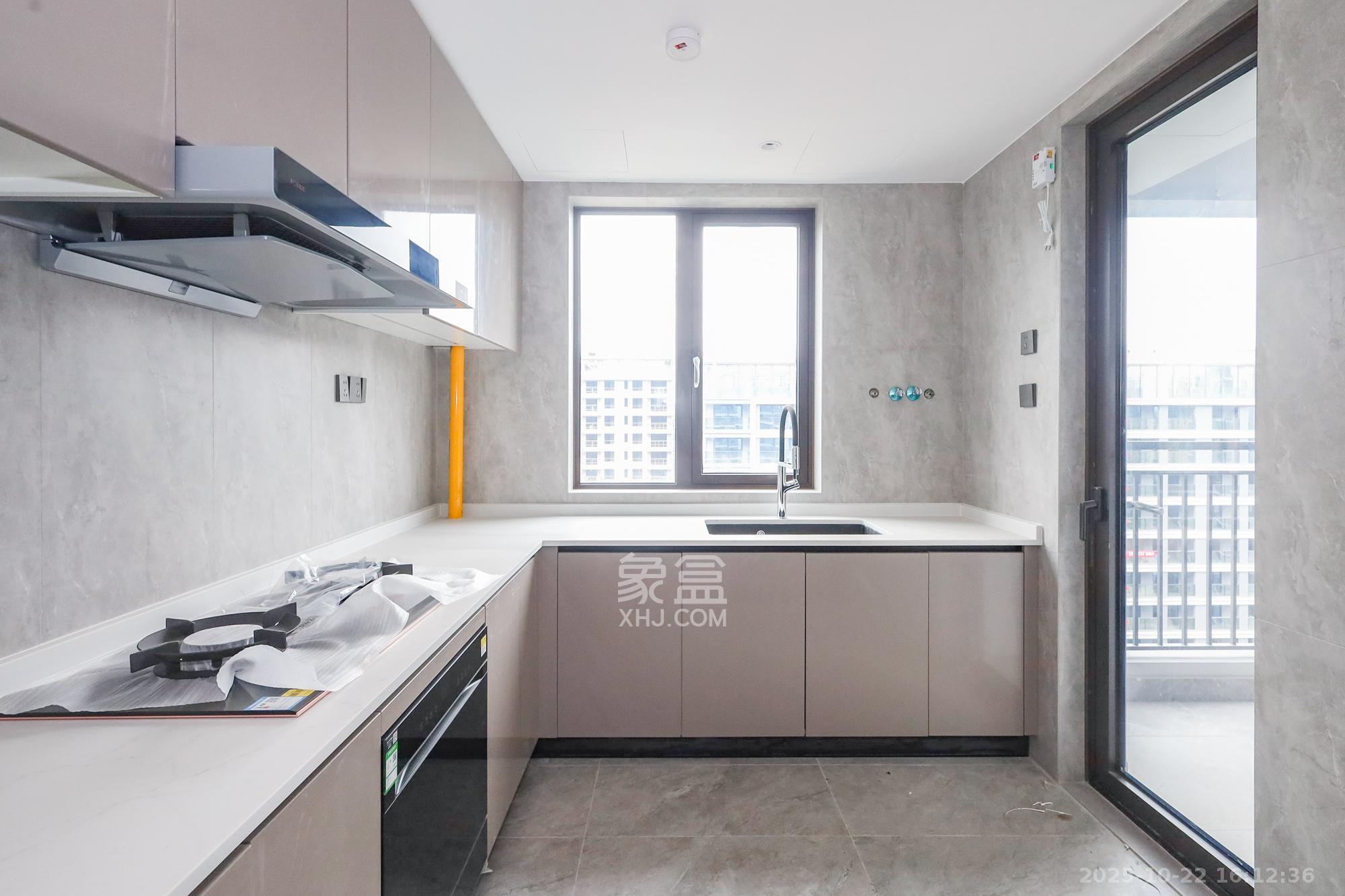 万科森林公园  4室2厅2卫    228.0万 万科森林公园  4室2厅2卫    228.0万厨房