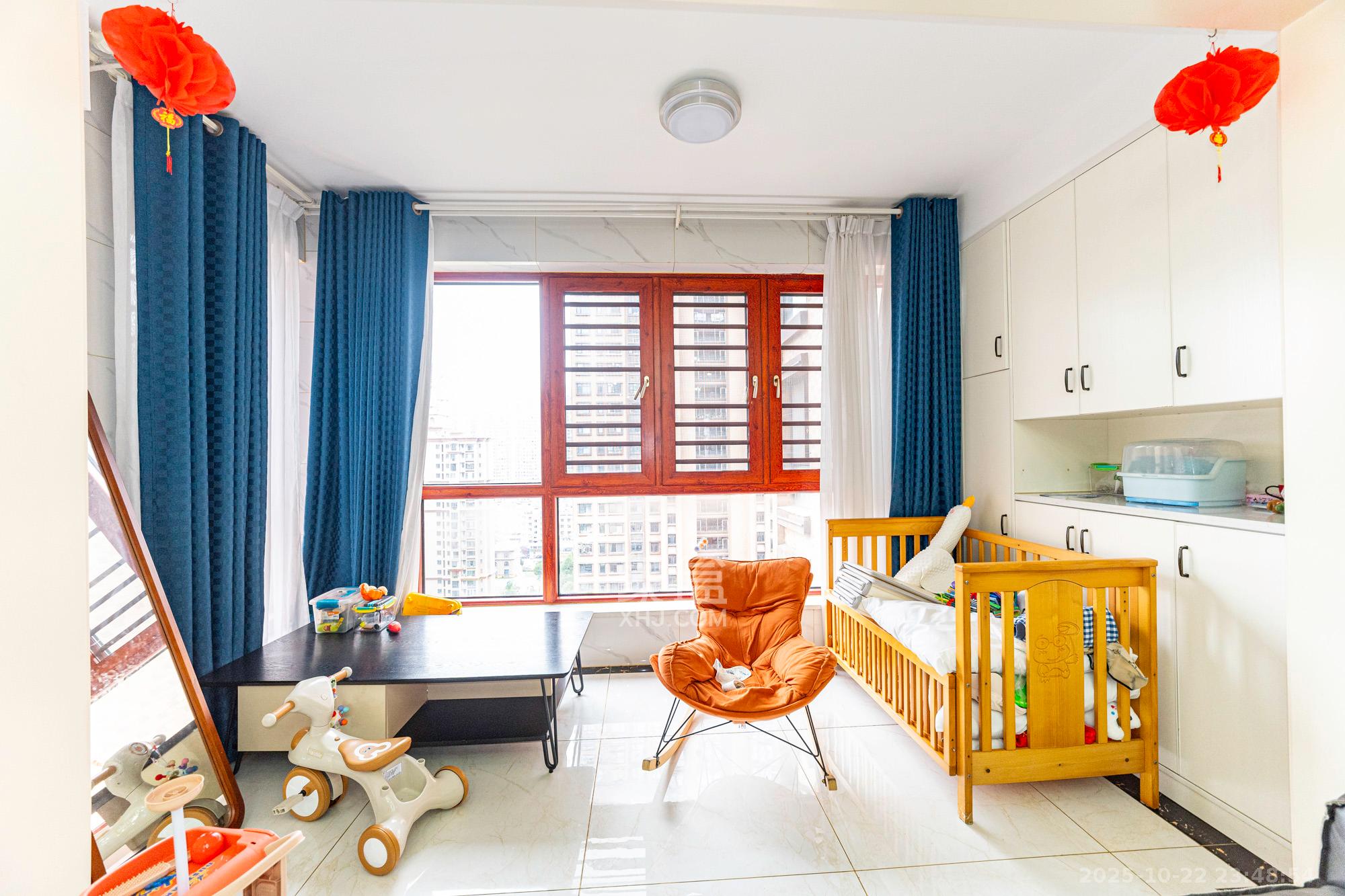 未来漫城 4室2厅2卫 136.0万 未来漫城 4室2厅2卫 136.0万阳台