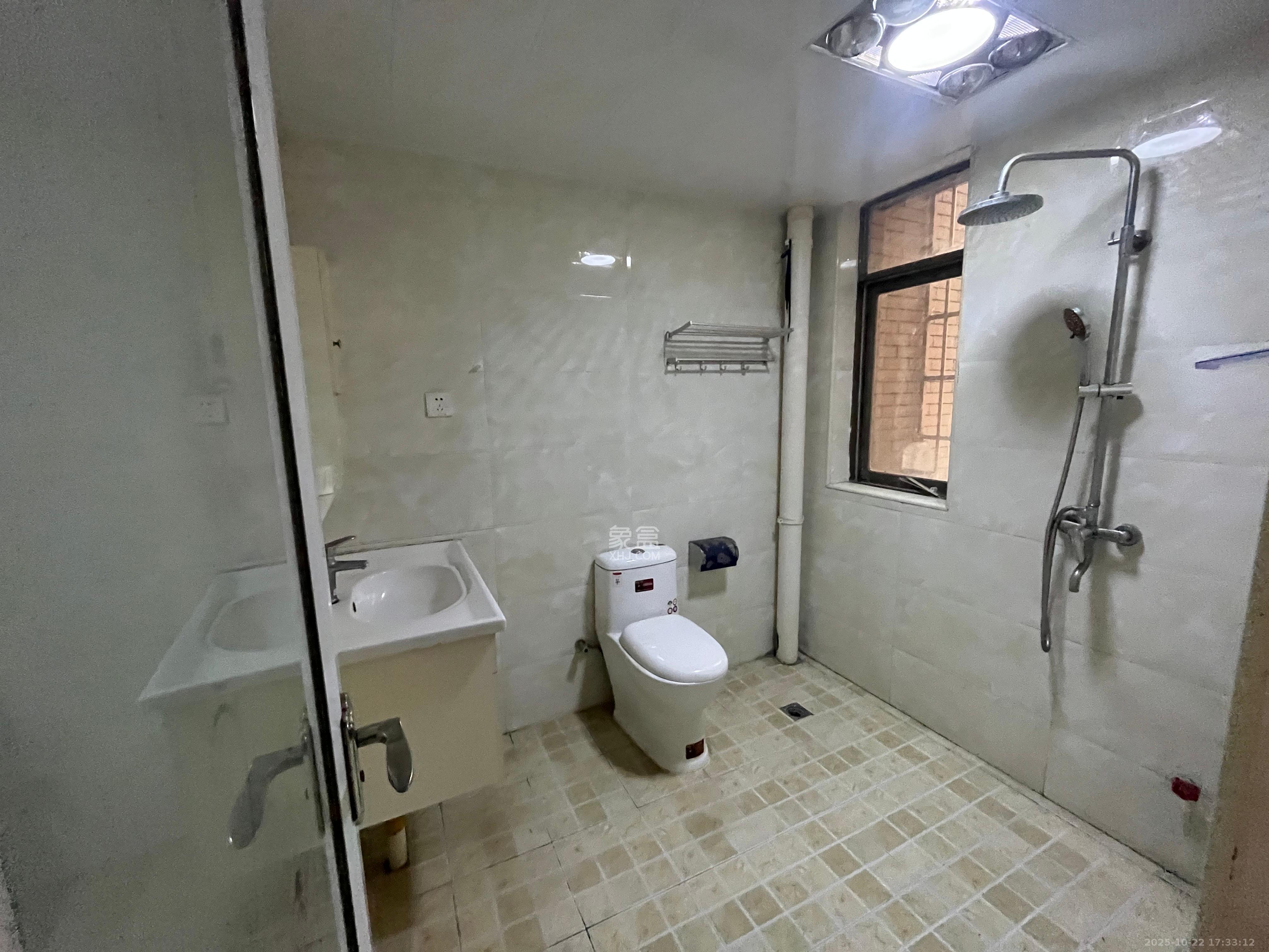 金峰小区北院(七里营社区)  3室2厅2卫    1900.0元/月 金峰小区北院(七里营社区)  3室2厅2卫    1900.0元/月室内图