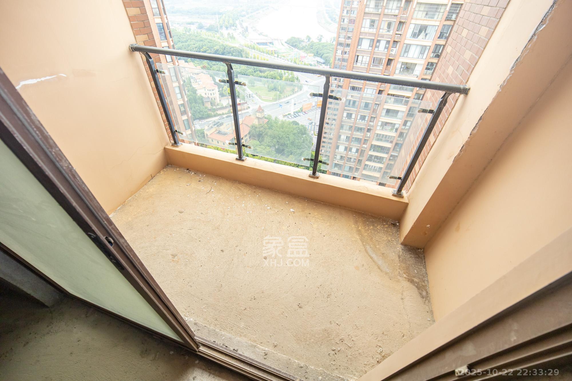 金色溪泉湾  3室2厅2卫    90.0万 金色溪泉湾  3室2厅2卫    90.0万阳台