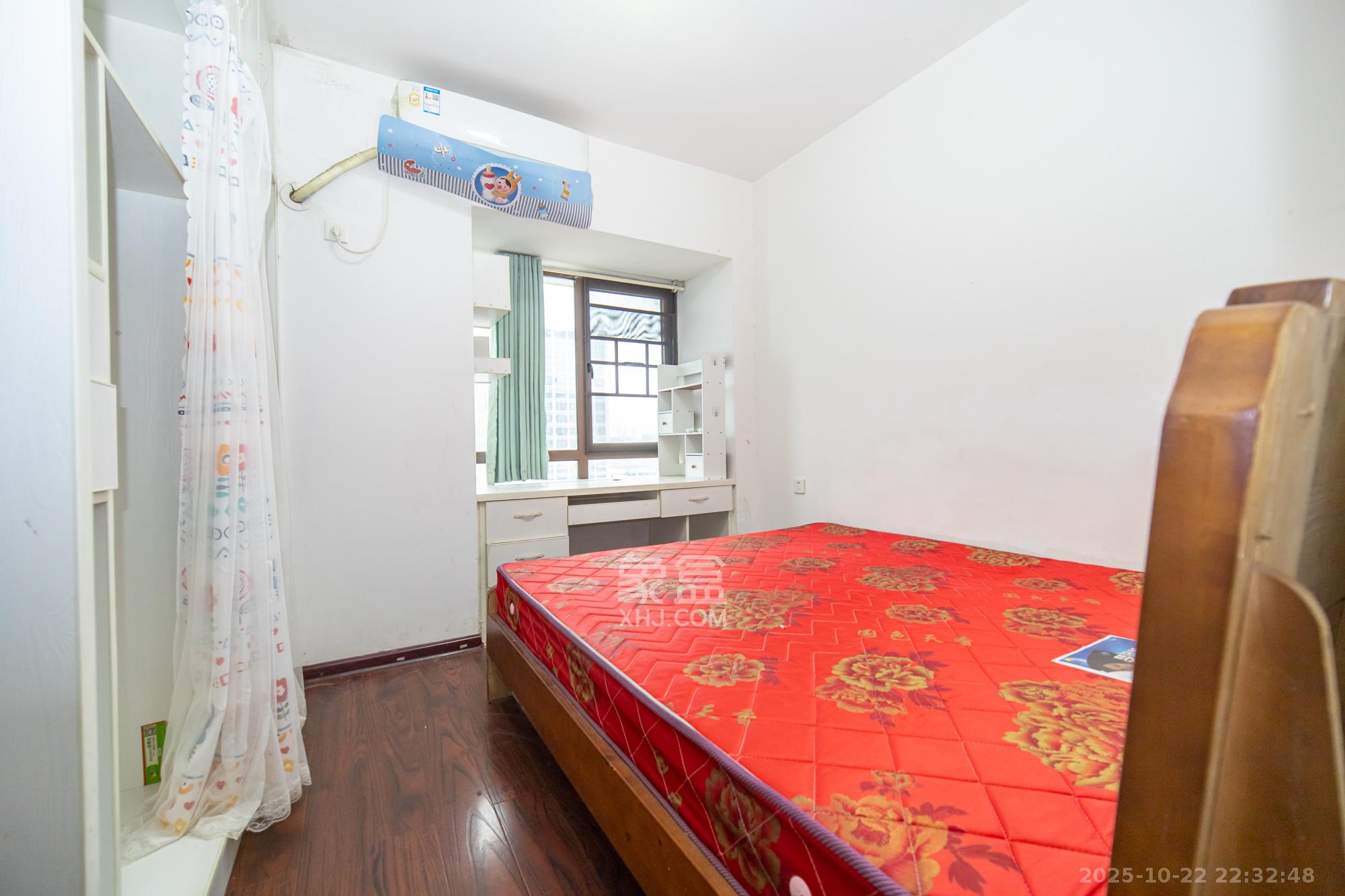 新长海广场  2室2厅1卫    42.8万卧室