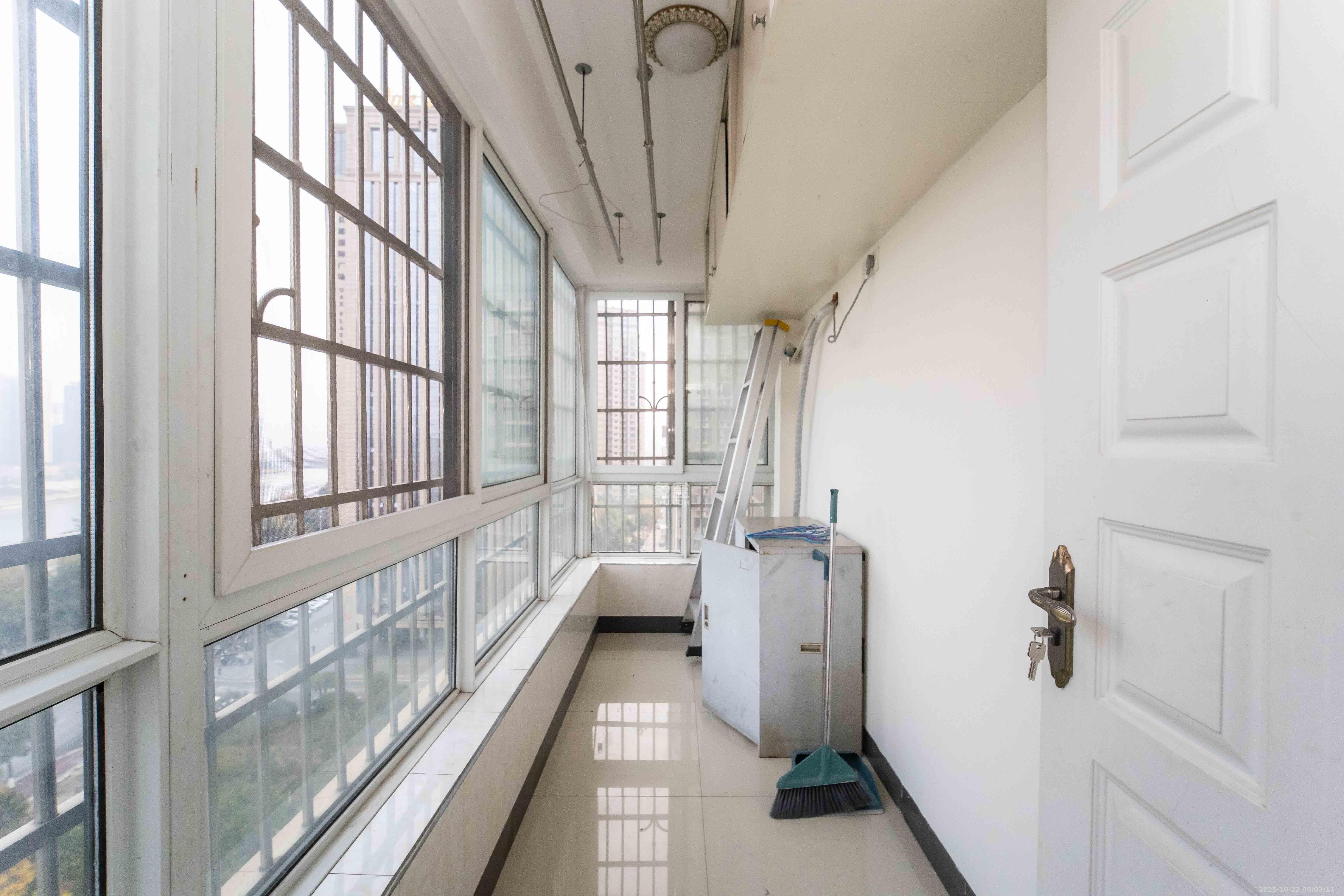 先锋东外滩  2室2厅1卫    2300.0元/月 先锋东外滩  2室2厅1卫    2300.0元/月室内图