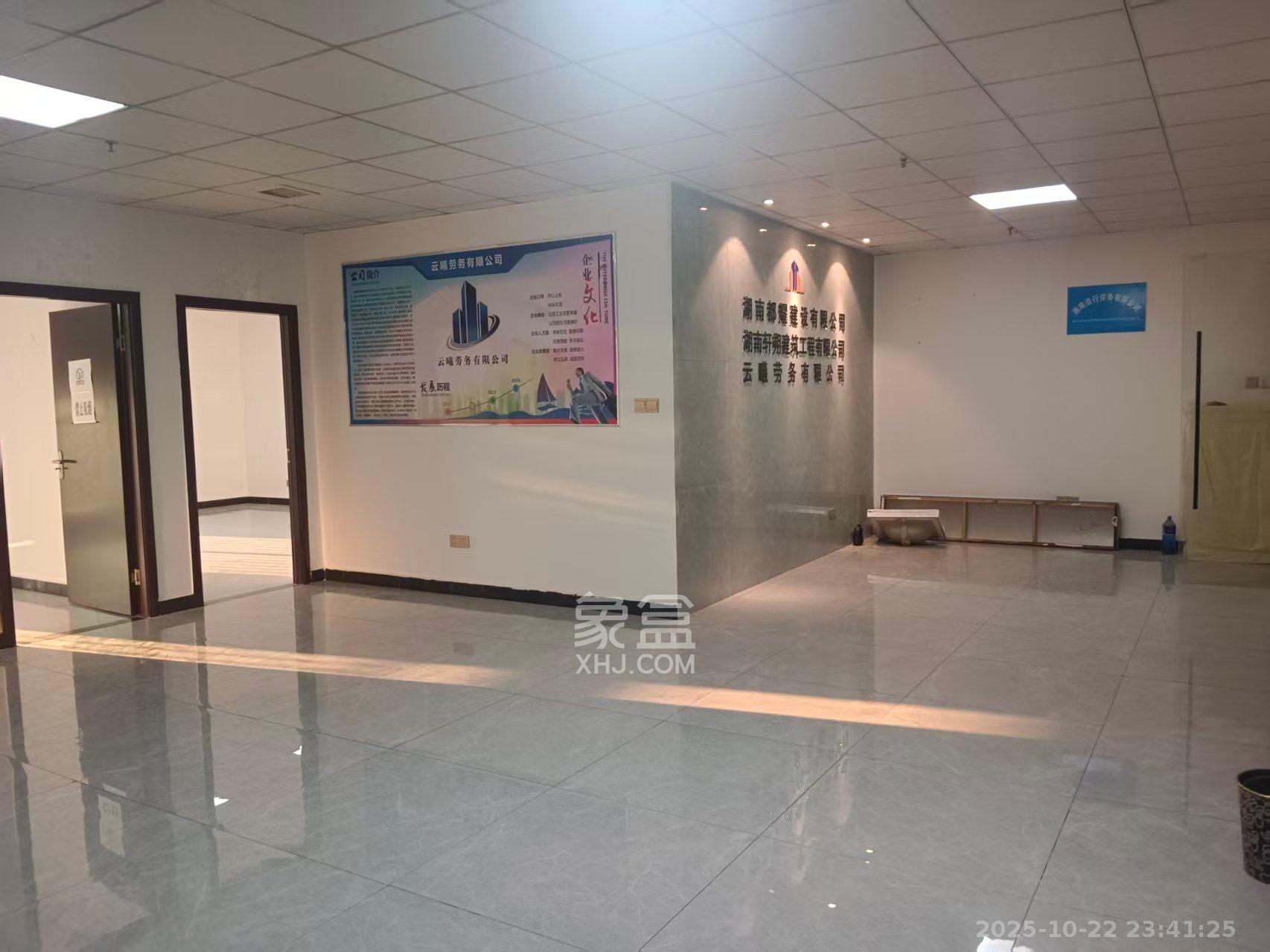 洋湖创富中心   236.0㎡      5880.0元/月室内图