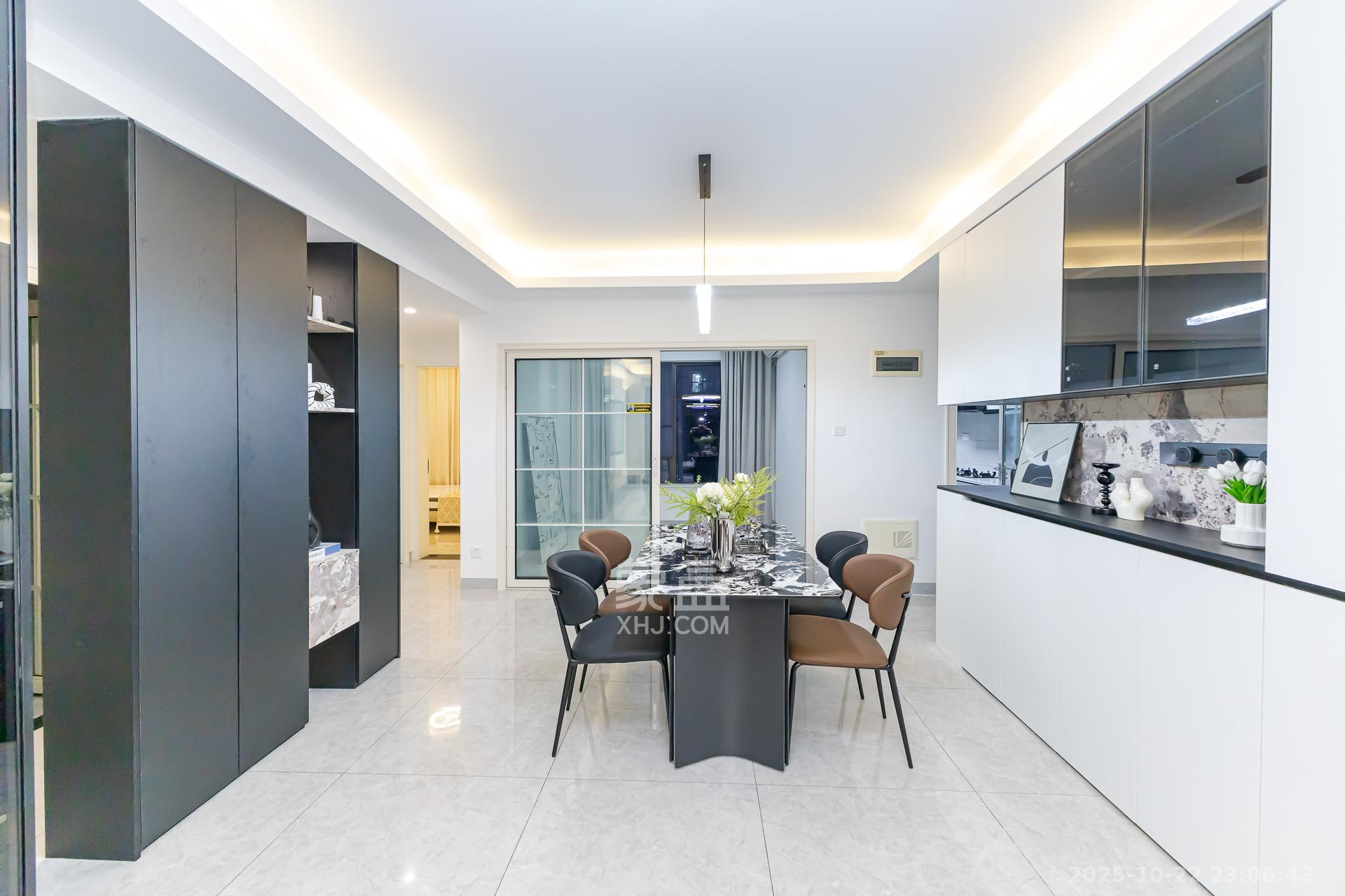 龙湖湘风原著（龙湖湘风星城）  4室2厅2卫    96.8万客厅