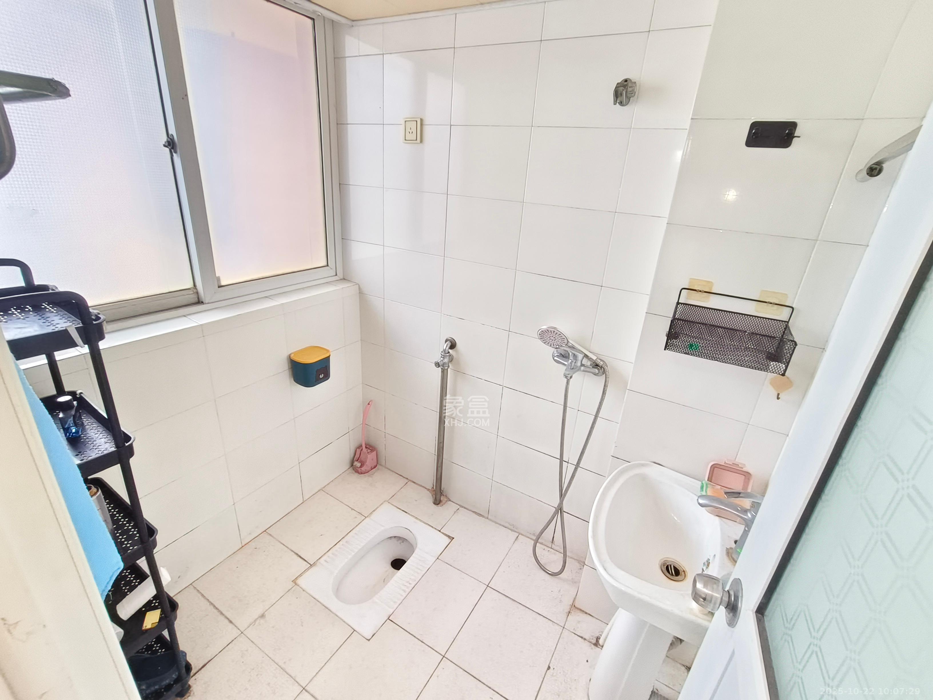 建鸿达现代公寓  1室1厅1卫    1300.0元/月 建鸿达现代公寓  1室1厅1卫    1300.0元/月室内图