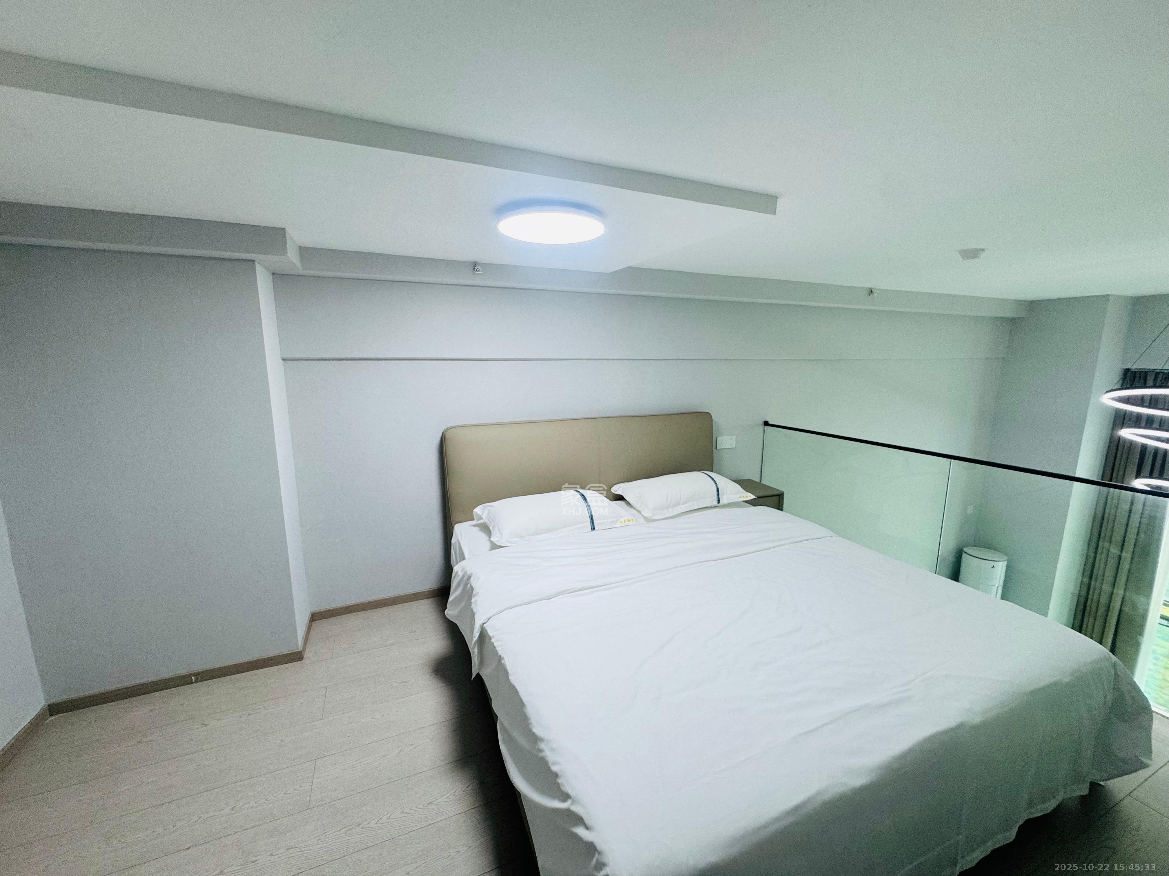 绿地商务广场 1室1厅1卫 2100.0元/月 绿地商务广场 1室1厅1卫 2100.0元/月室内图