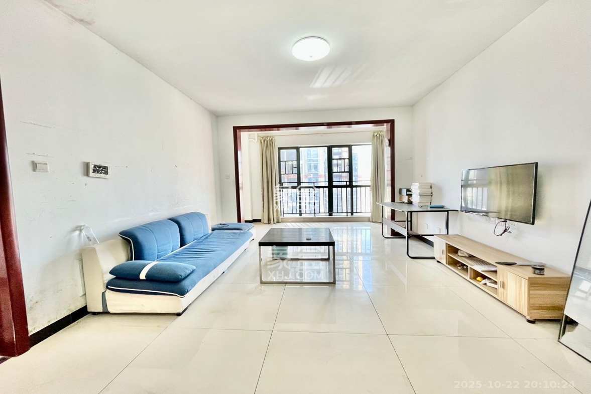 岳北和苑  1室2厅1卫    2400.0元/月 岳北和苑  1室2厅1卫    2400.0元/月室内图