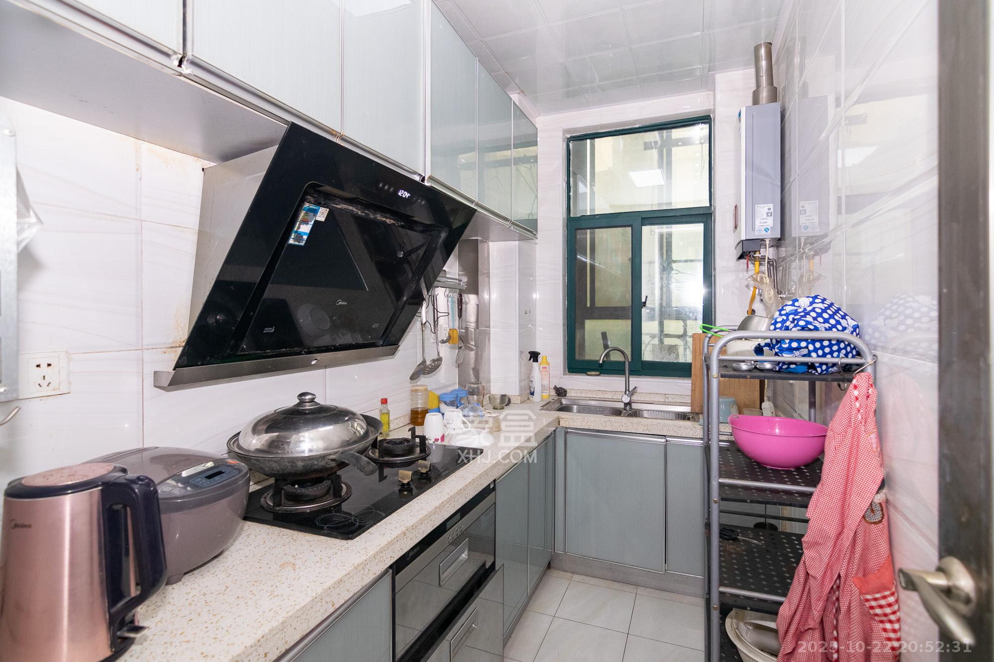 富基世纪公园  3室2厅2卫    65.0万厨房