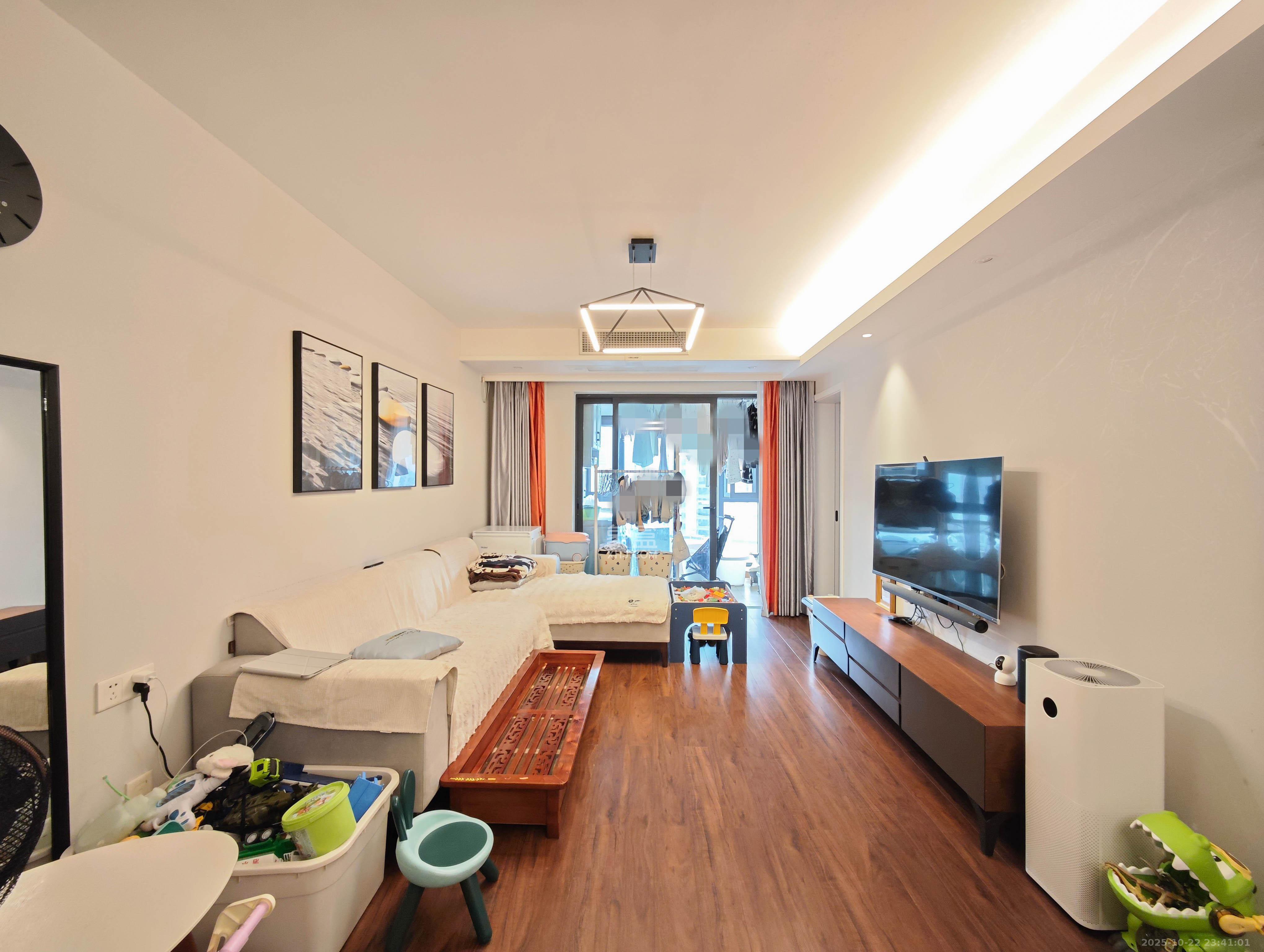 万科魅力之城观澜里  3室2厅2卫    102.0万