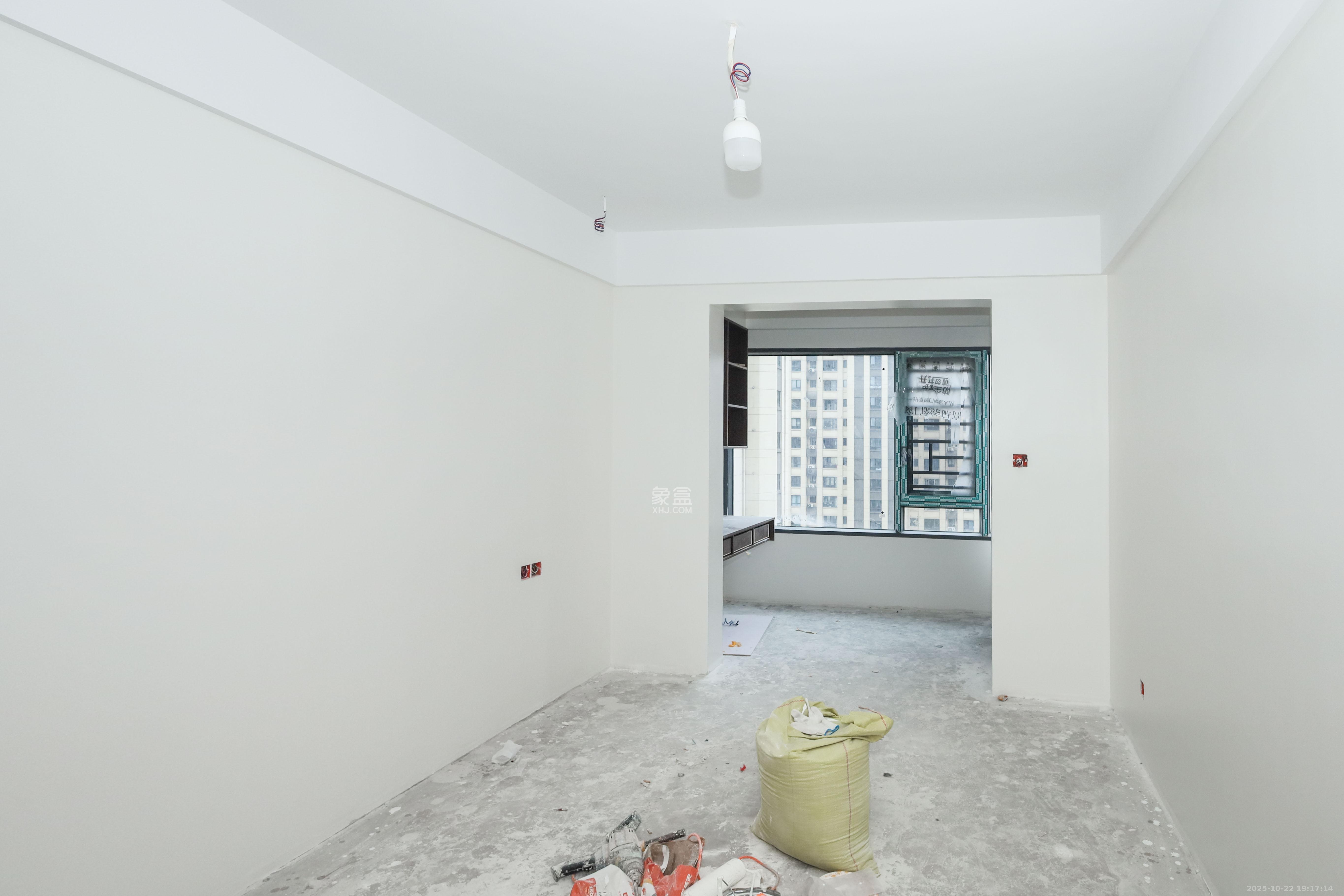 惠天然梅岭国际  5室2厅1卫    240.0万卧室