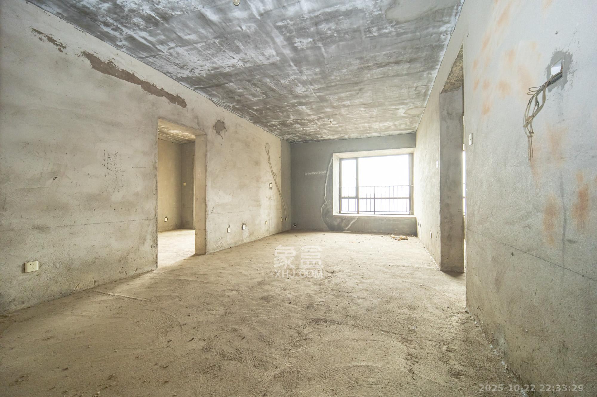 金色溪泉湾  3室2厅2卫    90.0万 金色溪泉湾  3室2厅2卫    90.0万客厅