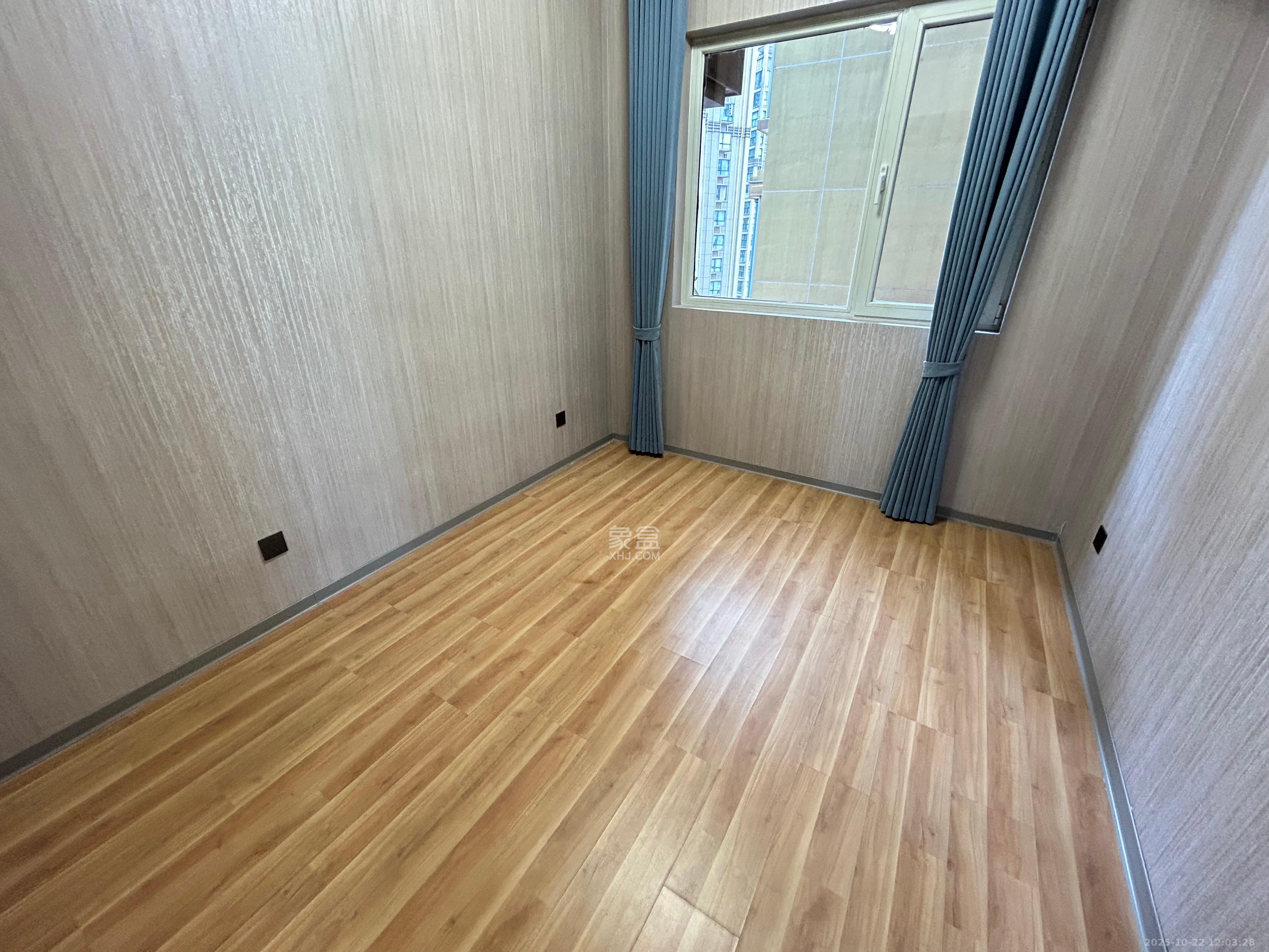 金色屋顶  4室2厅2卫    8000.0元/月室内图