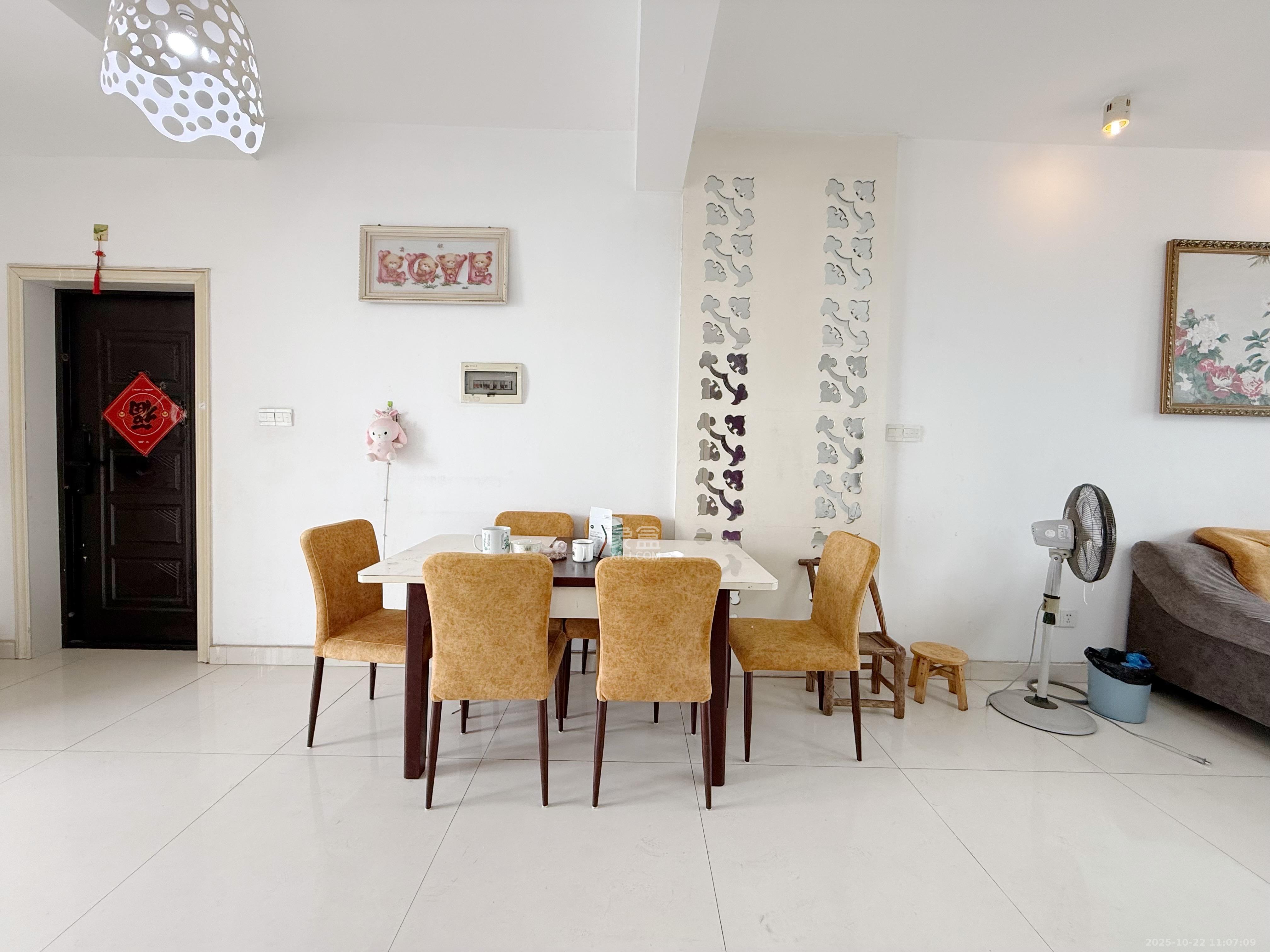 幸福洋房  3室2厅2卫    1800.0元/月室内图